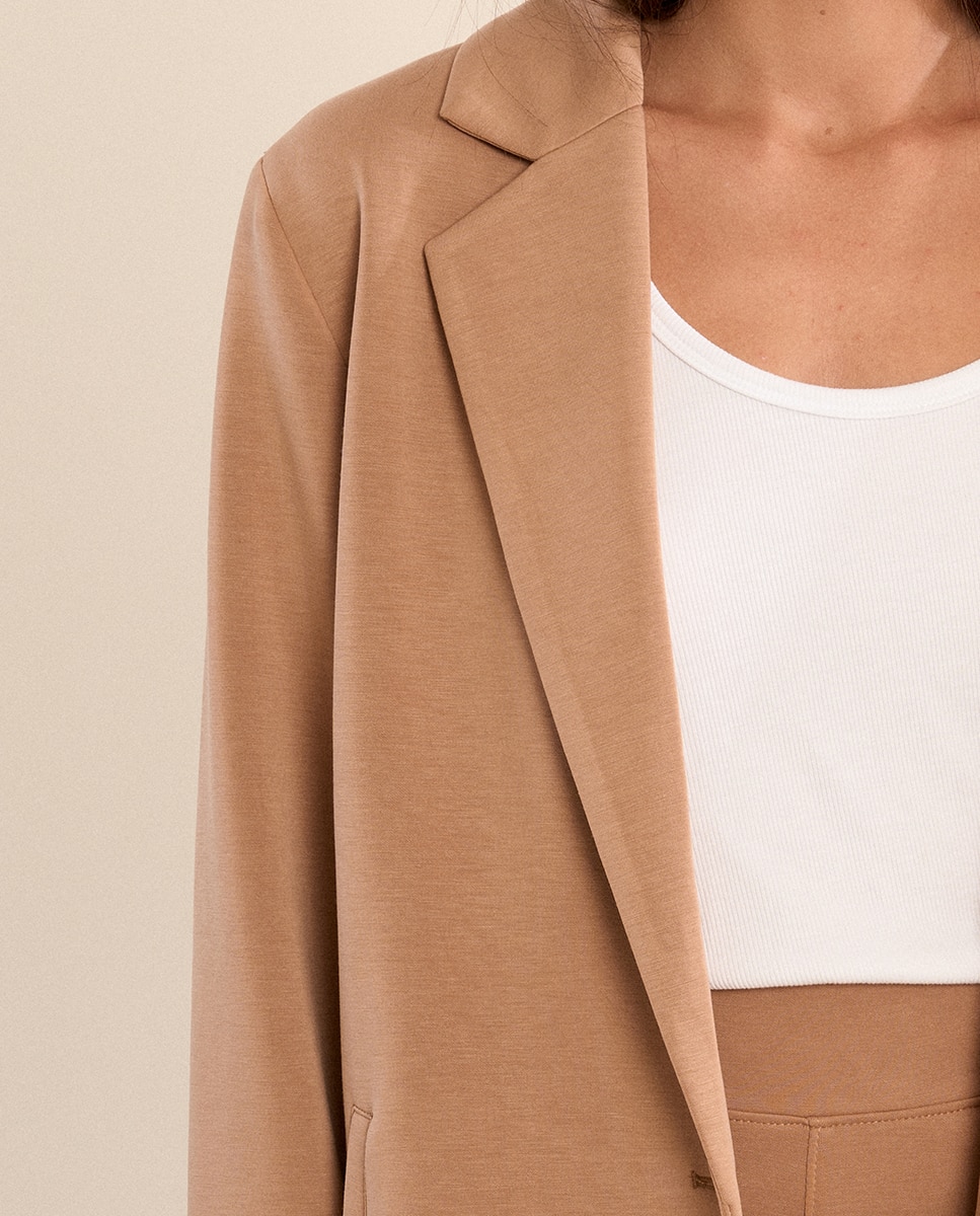 Blazer de mujer liso, con cuello y solapa - Molly Bracken - Camel Camel-4