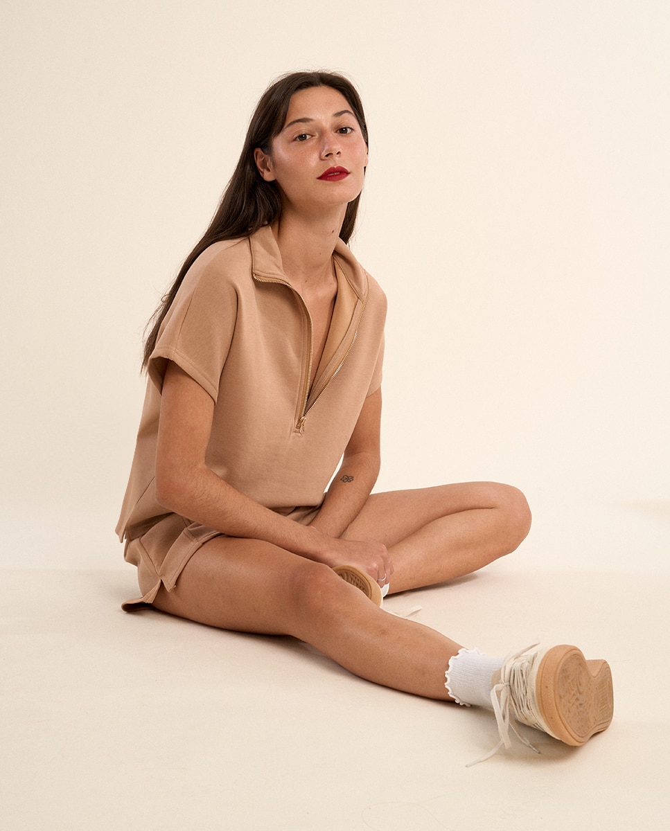 Top de mujer de manga corta, con estampado - Molly Bracken - Camel Camel-2