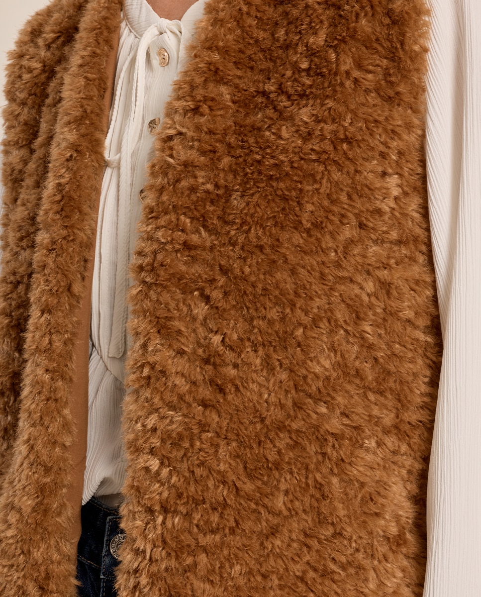 Chaleco de mujer corto en tejido de peluche - Molly Bracken - Camel Camel-5