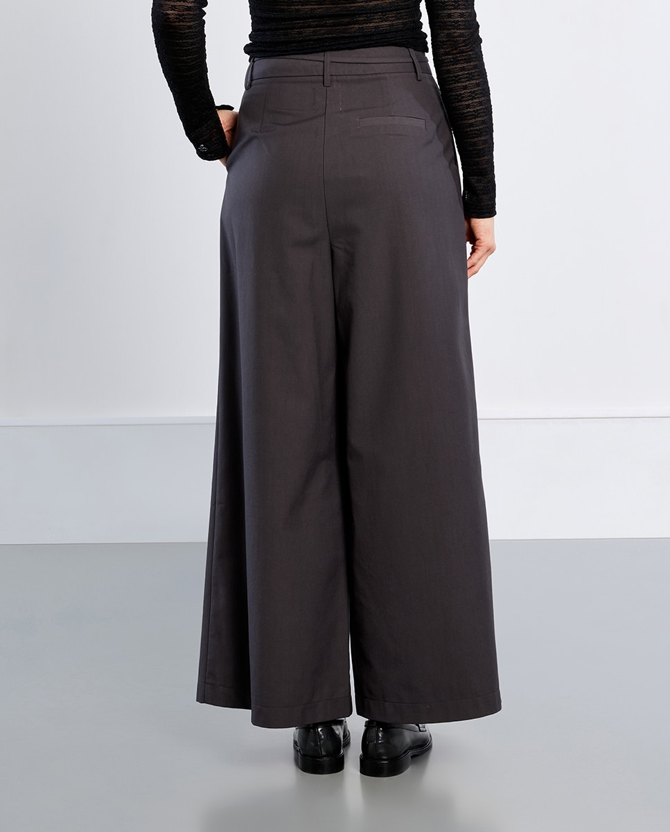 Pantalón de mujer largo tipo cullote detalle pliegues - Lili Sidonio - Gris Gris-4