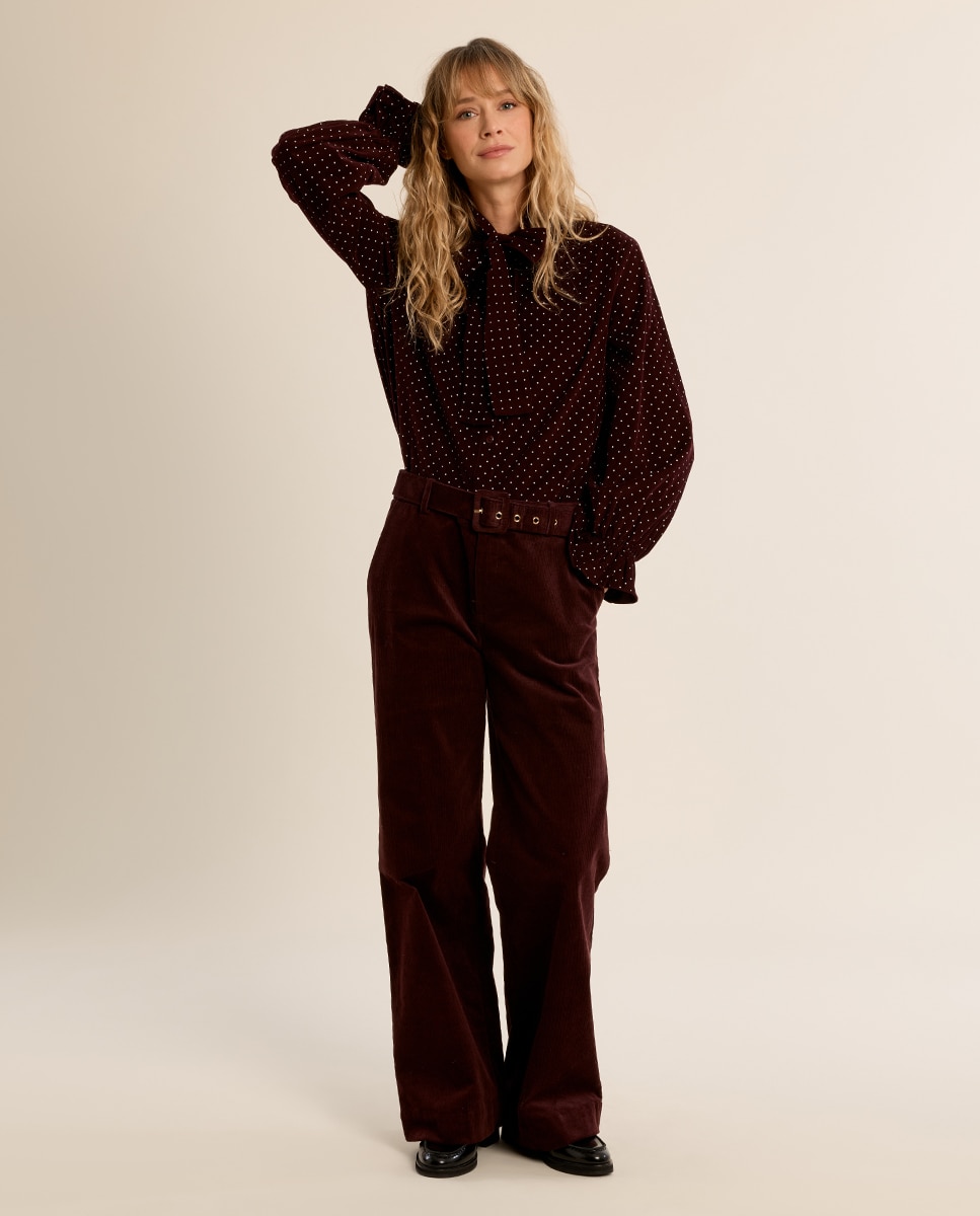 Pantalón de mujer largo detalle pliegues - Molly Bracken - Burdeos Burdeos-3