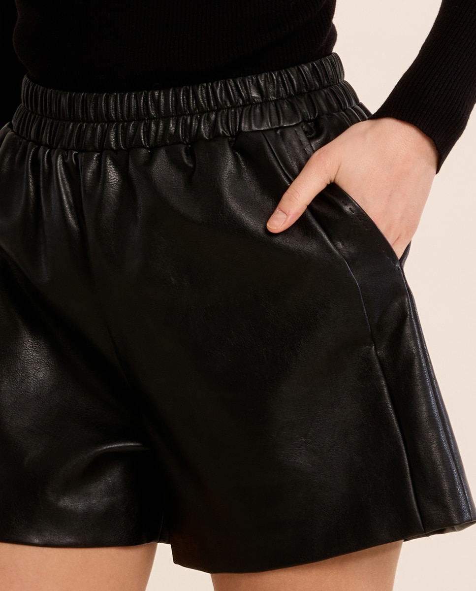 Short de mujer corto efecto cuero - Molly Bracken - Negro Negro-5