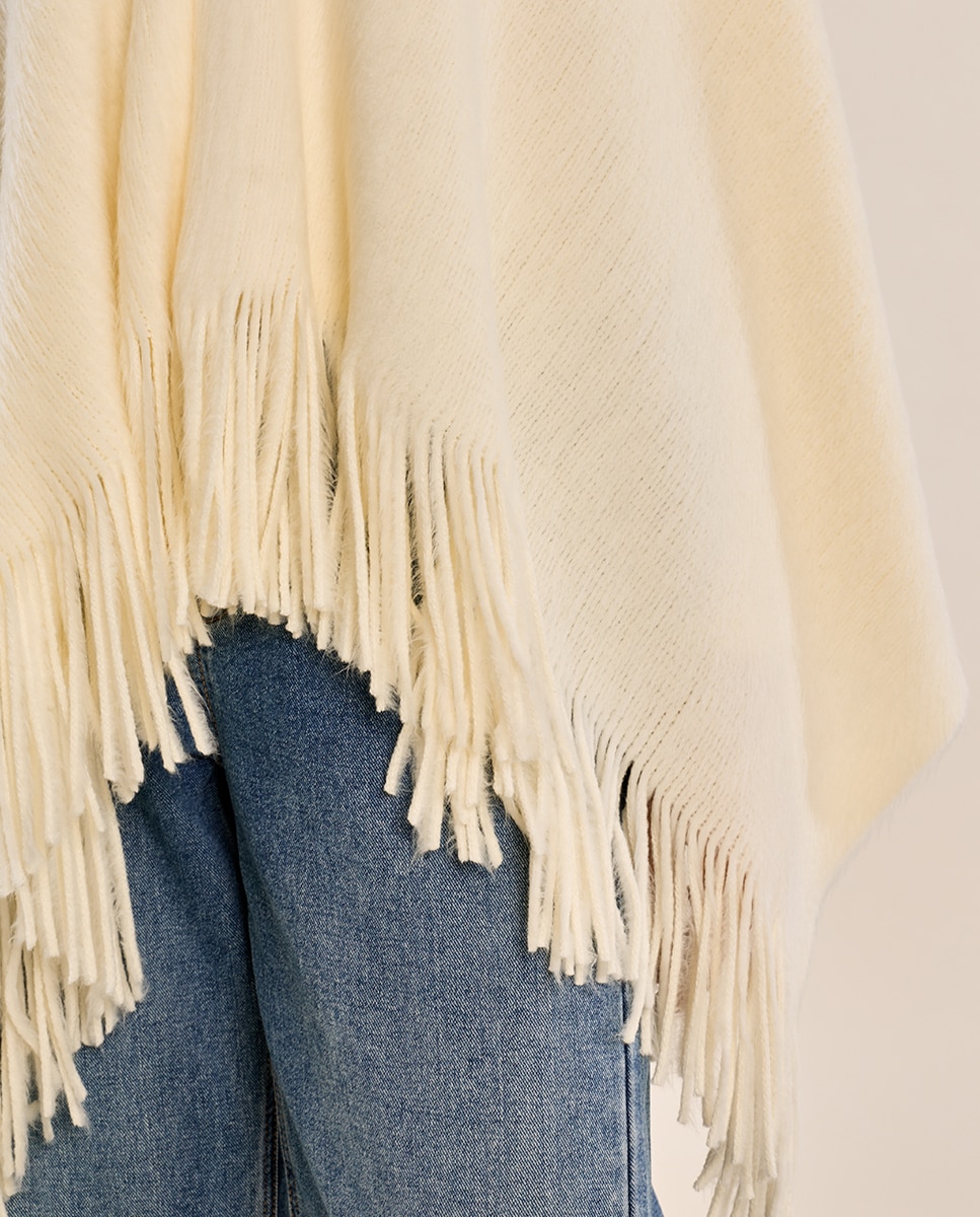 Poncho de mujer asimétrico con flecos - Molly Bracken - Crudo Crudo-5