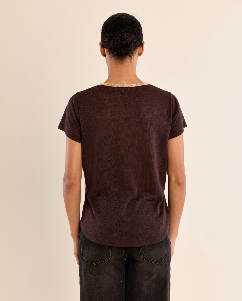 Camiseta de mujer de manga corta detalle ribete - Molly Bracken - Marrón chocolate Marrón chocolate-4