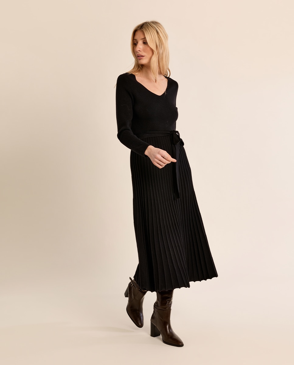 Imagen 0 de Vestido largo plisado con lazada Negro