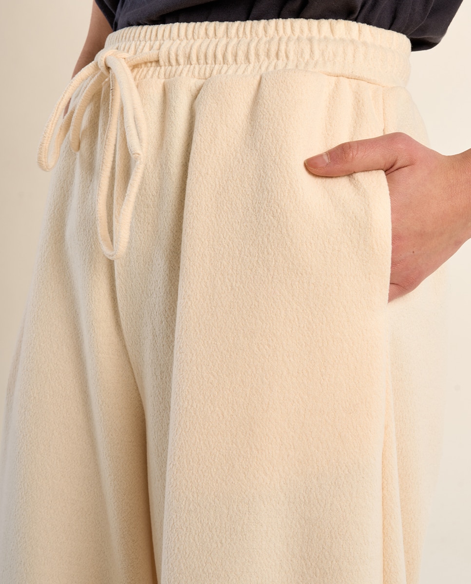 Imagen 5 de Pantalón de mujer de chándal perneras anchas - Molly Bracken - Crema Crema