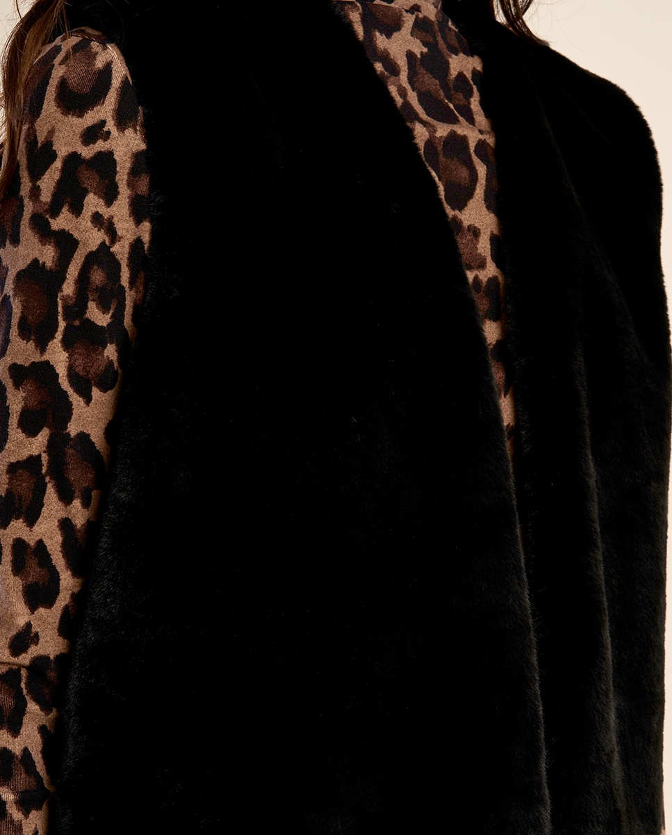 Imagen 5 de Chaleco de mujer corto en tejido de peluche - Molly Bracken - Negro Negro