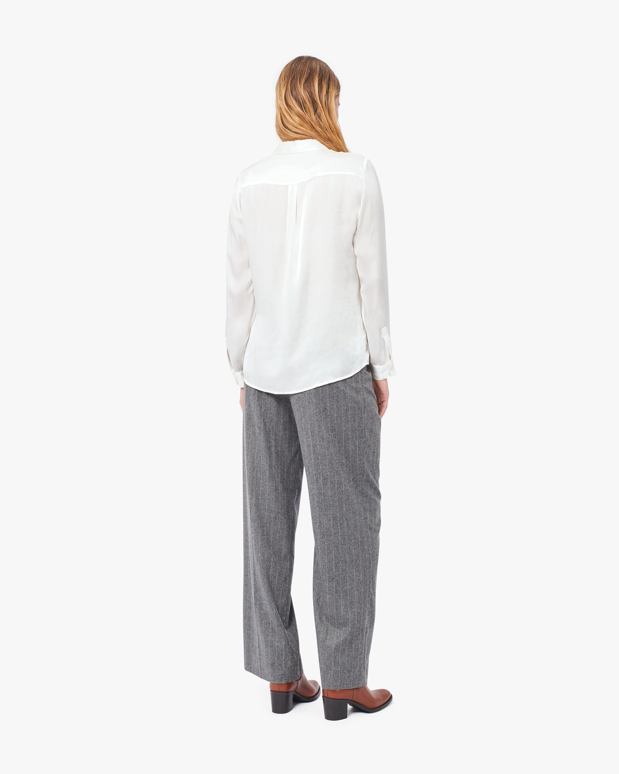 Camisa de mujer con bolsillos en seda 100% - Caroll - Crudo Crudo-2