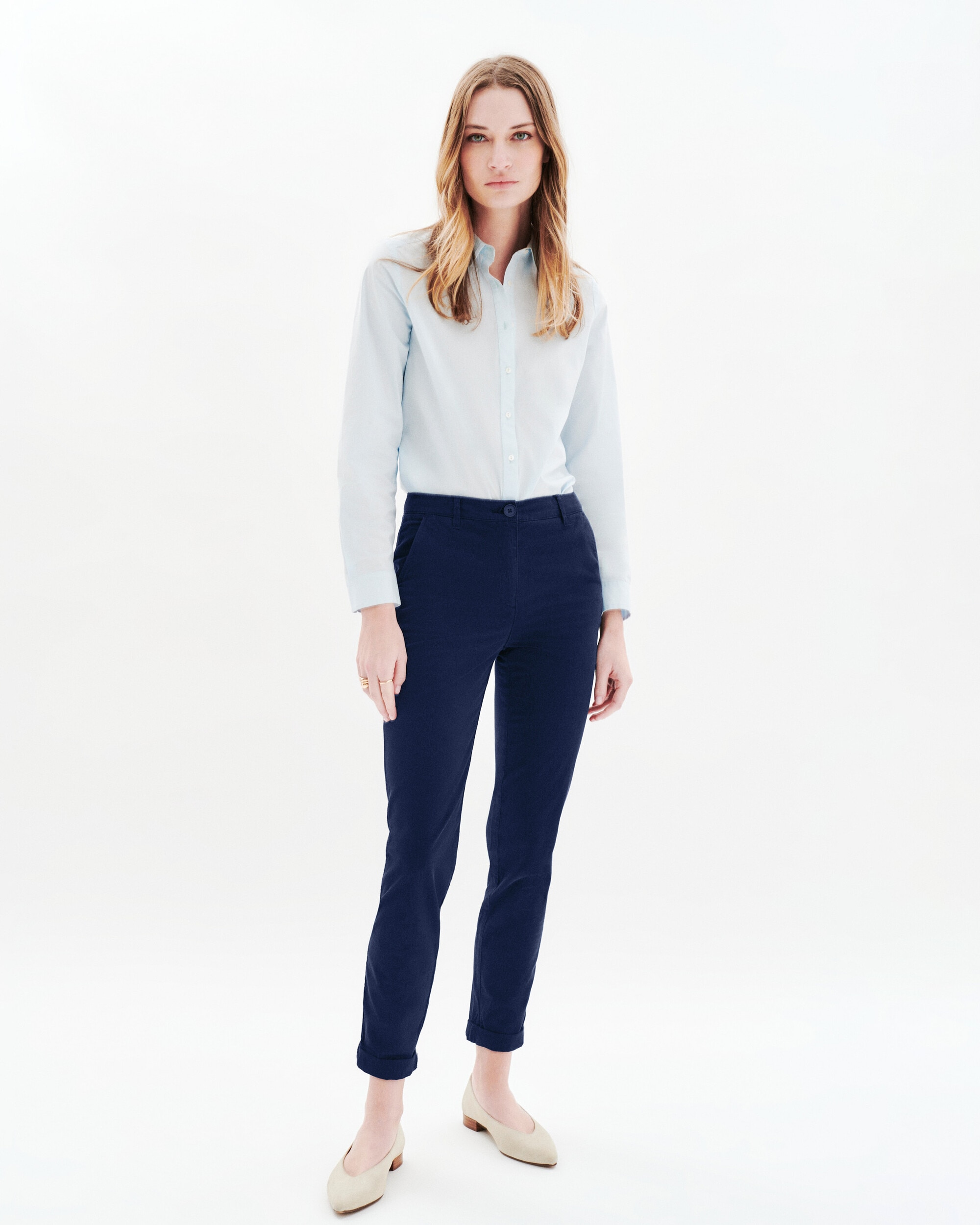 Caroll - Pantalón de mujer corte slim con cierre de botón.