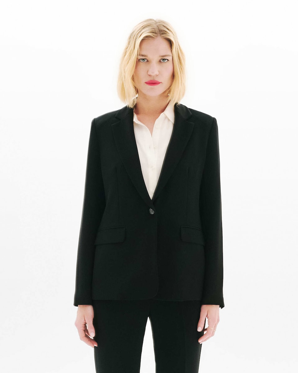 Blazer de mujer de corte entallado y cierre de botón · Caroll · El