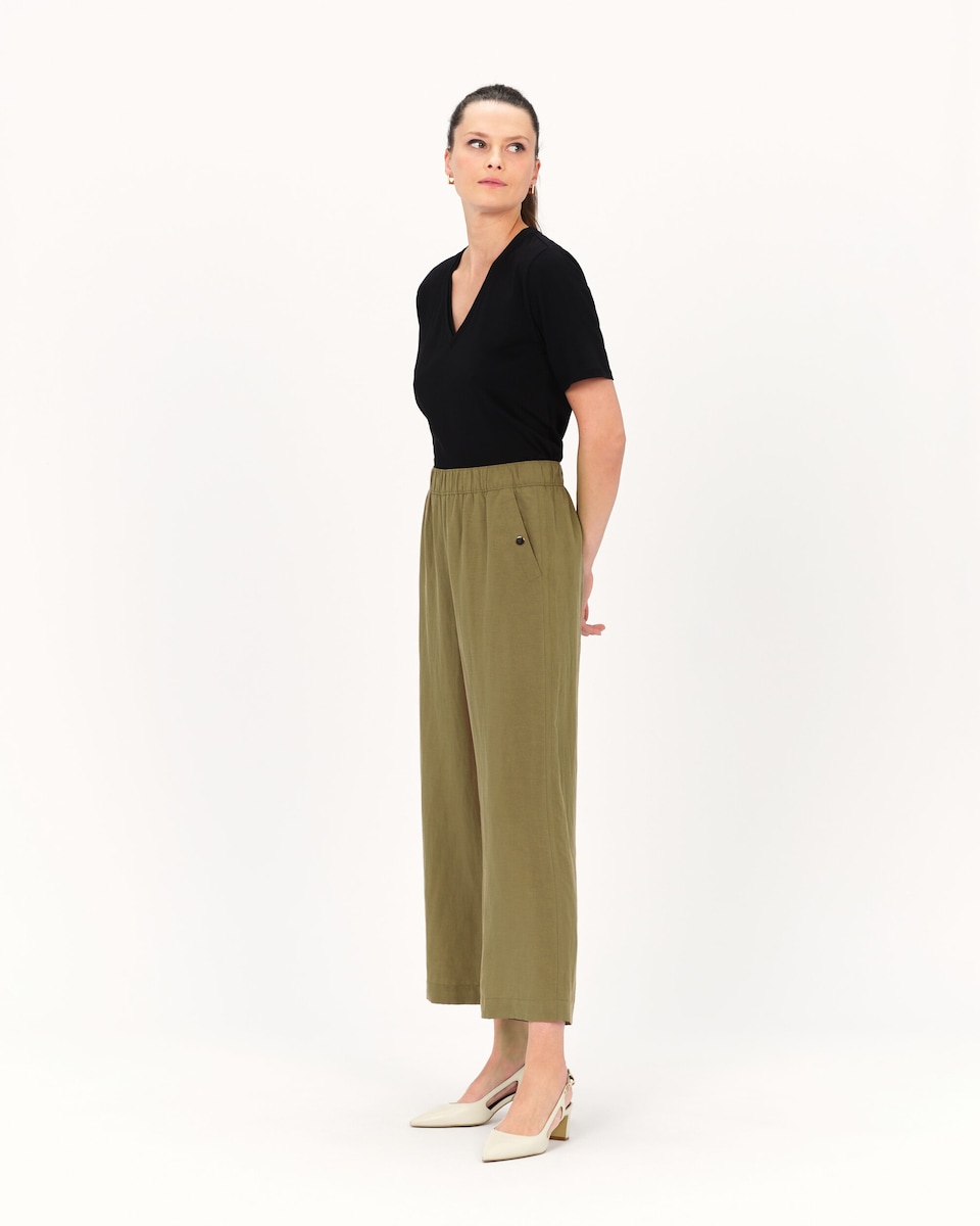 Pantalón recto de mujer corte 7/8 y cintura fruncida · Caroll · El