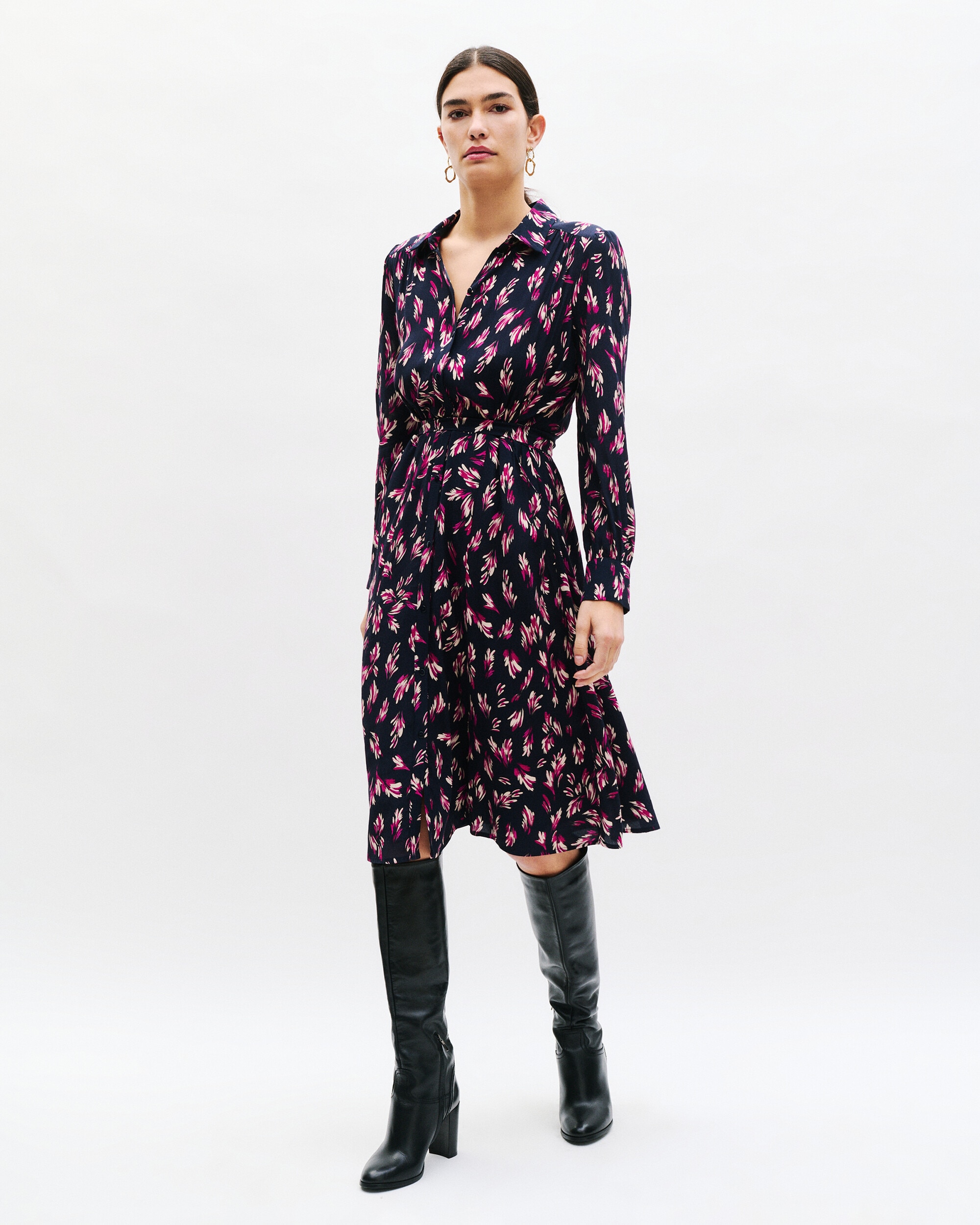 Caroll - Vestido midi camisero con estampado floral.