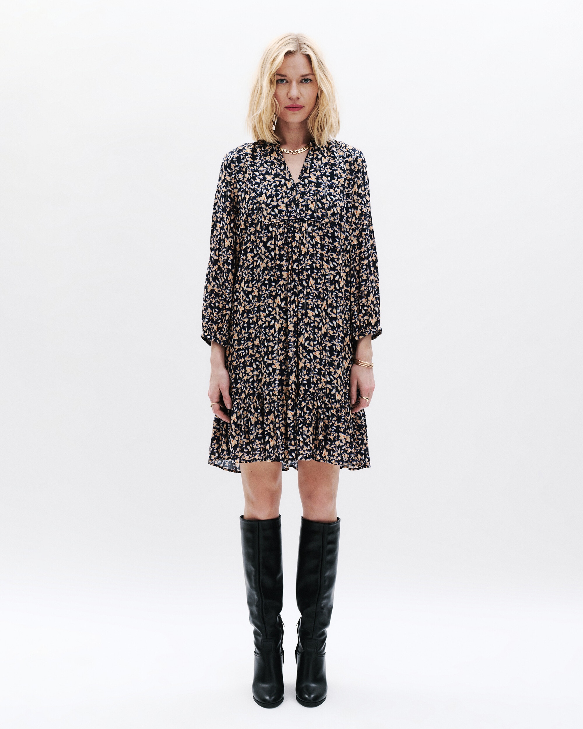 Caroll - Vestido estampado con cuello tunecino.
