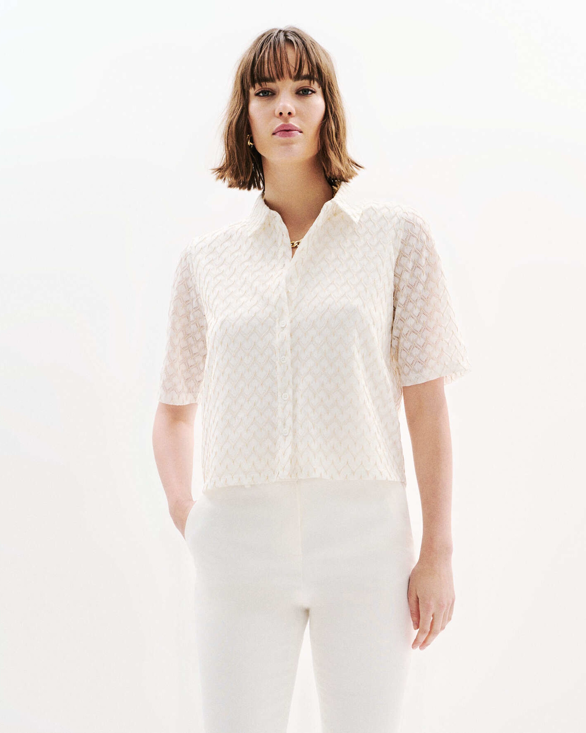 Caroll - Camisa de mujer con manga corta y efecto calado.