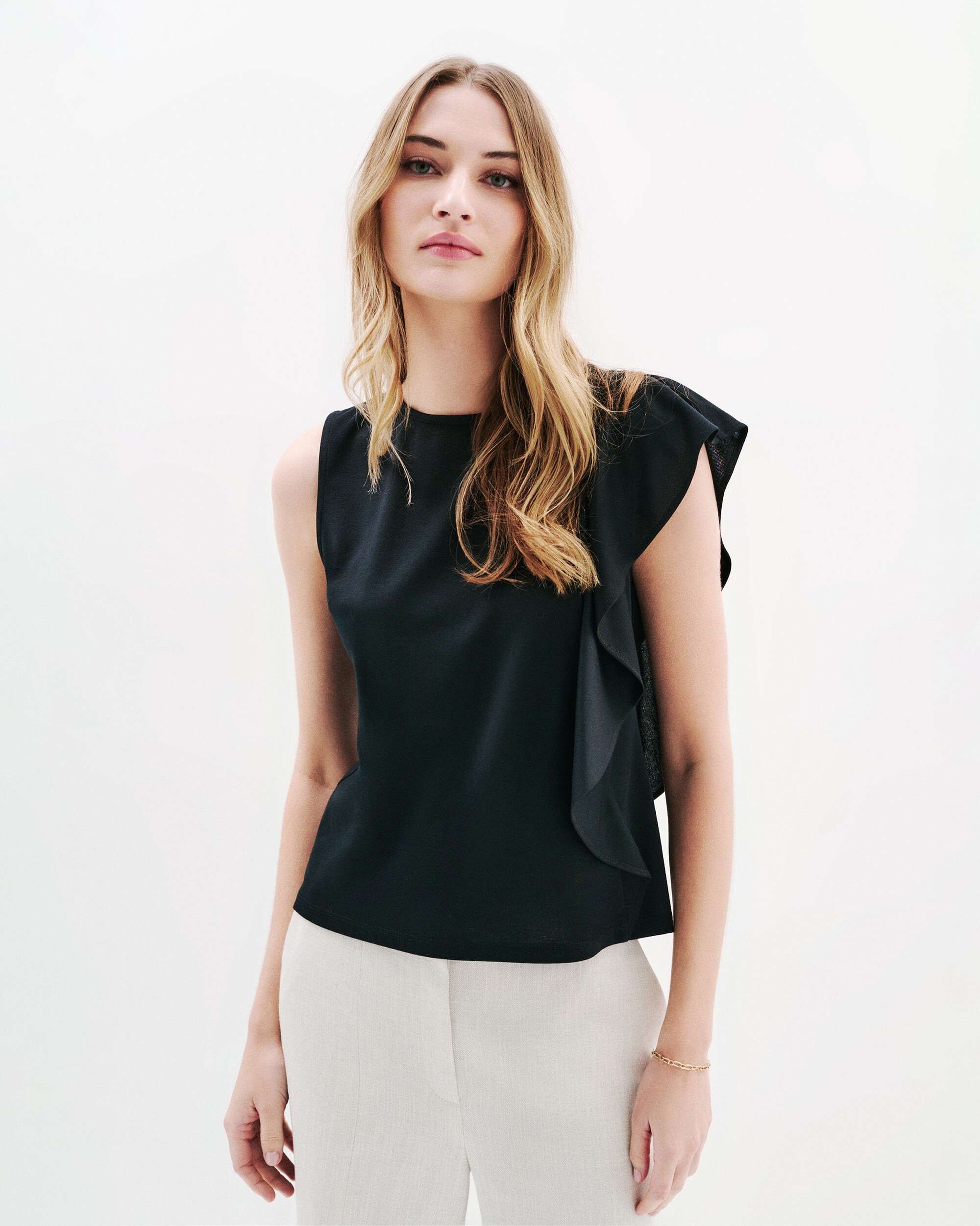 Caroll - Camiseta de mujer sin mangas con volante.
