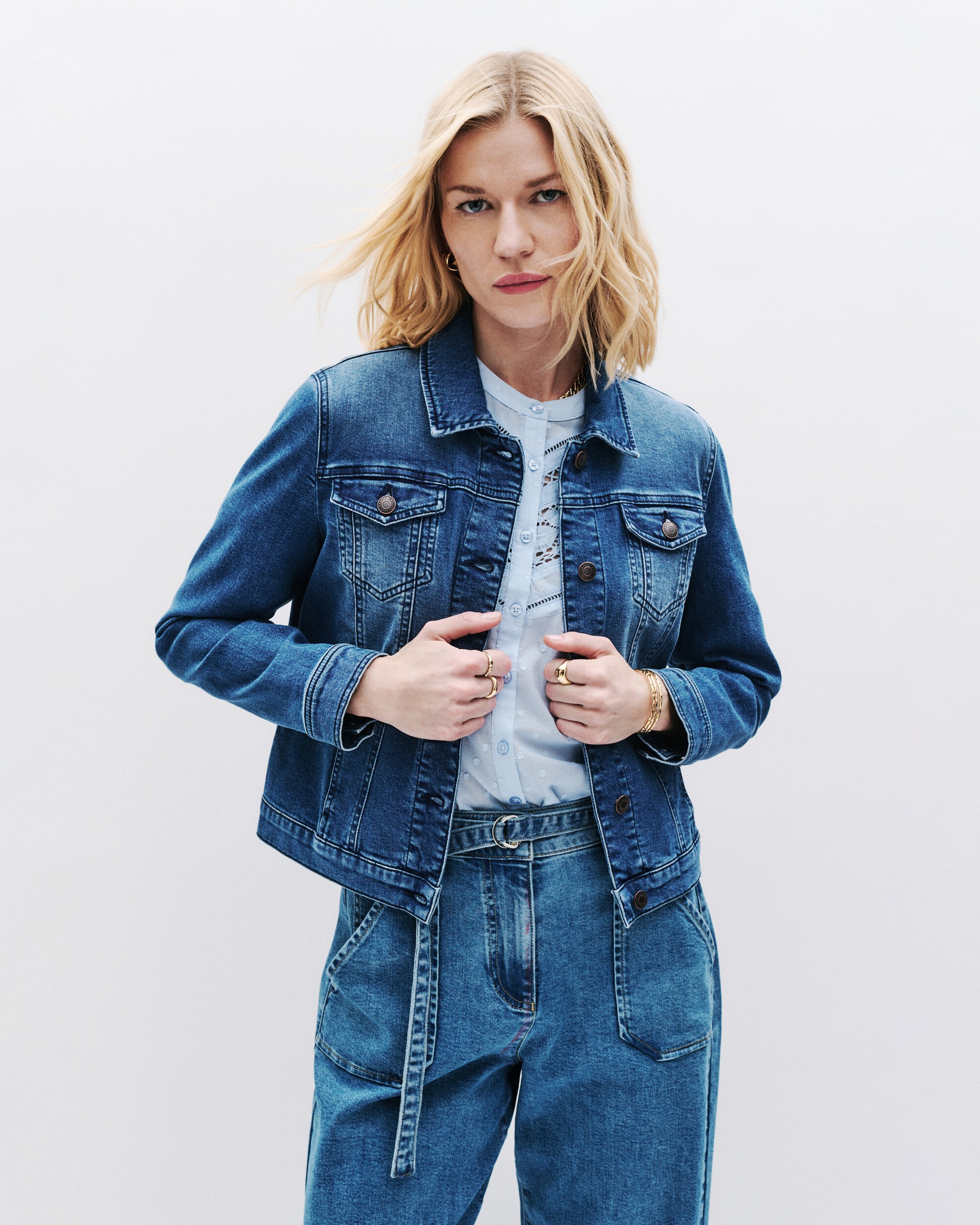 Cazadora de mujer vaquera de corte entallado - Caroll - Azul denim Azul denim-1