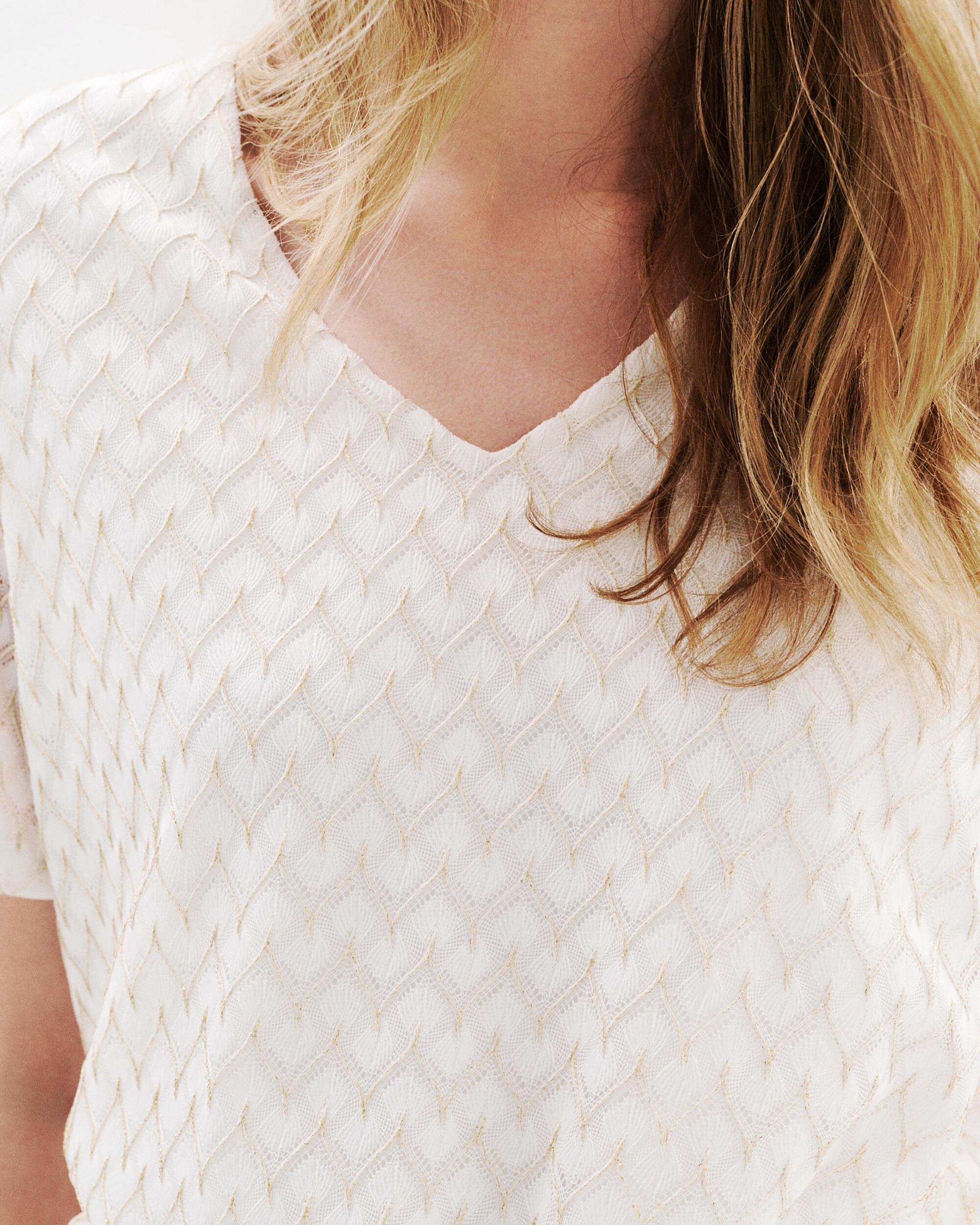 Camiseta de mujer con manga corta y efecto calado - Caroll - Crema Crema-3