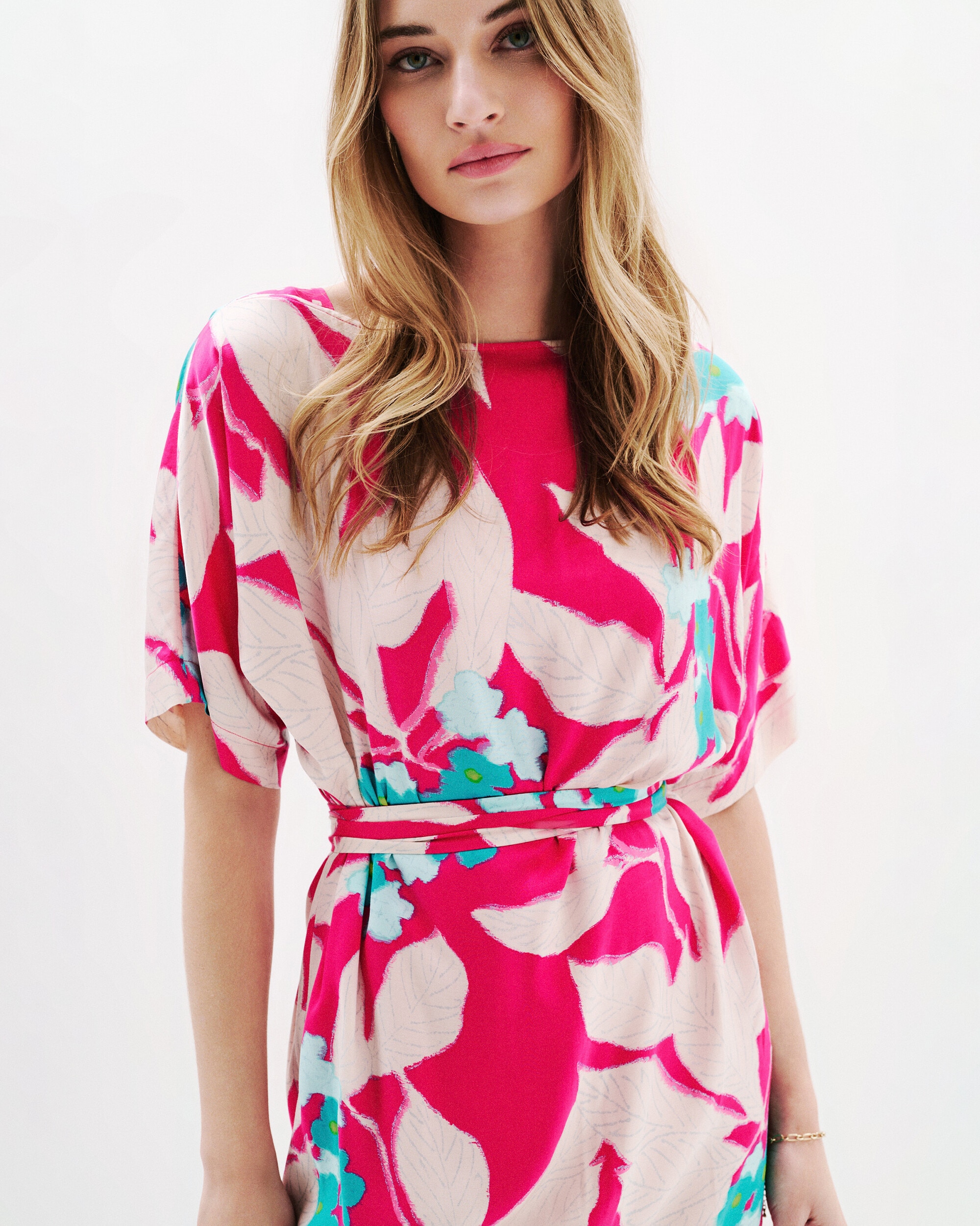 Vestido corto con estampado floral - Caroll - Rosa Rosa-4