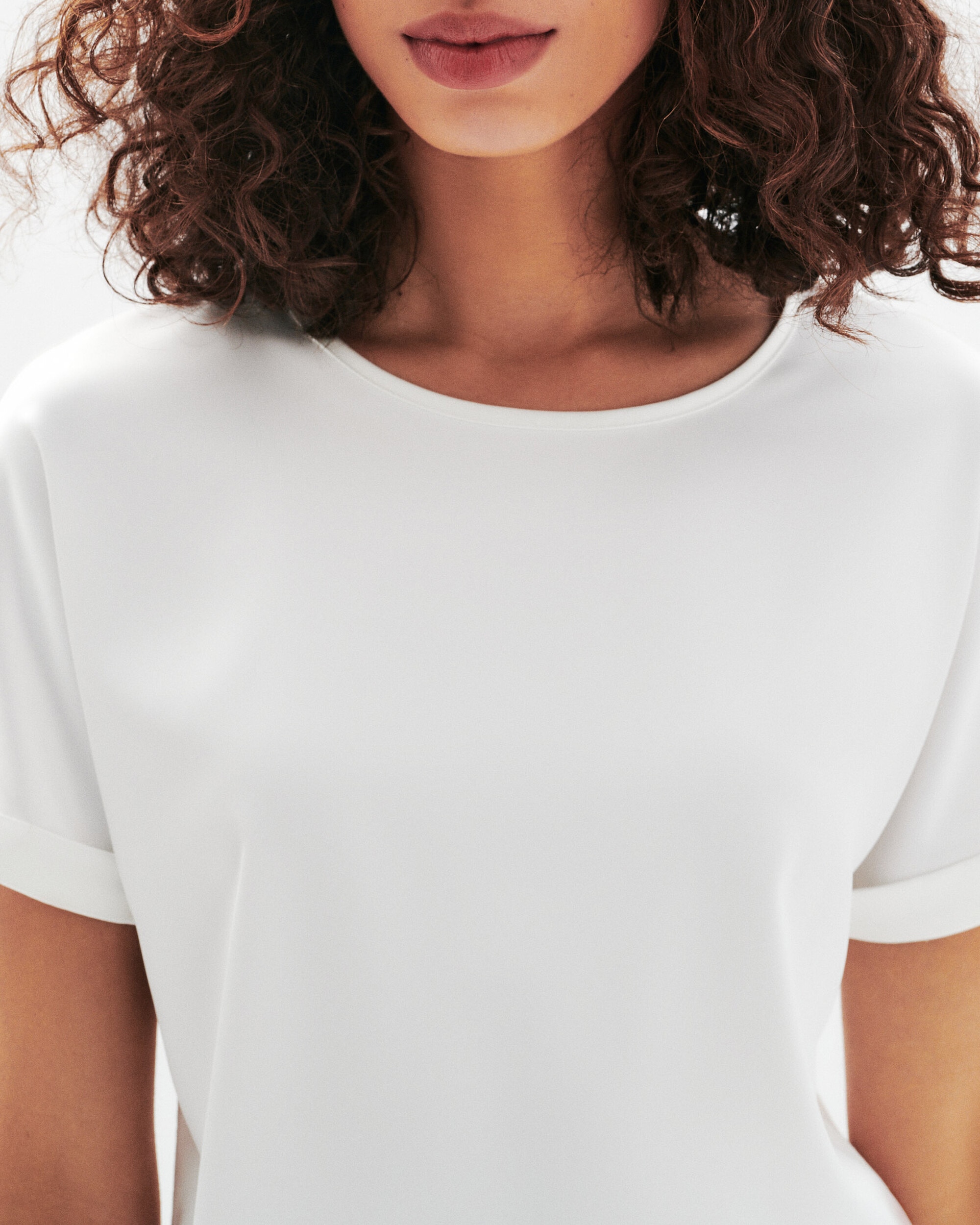 Camiseta de mujer con manga corta remangada y cuello redondo - Caroll - Blanco Blanco-3