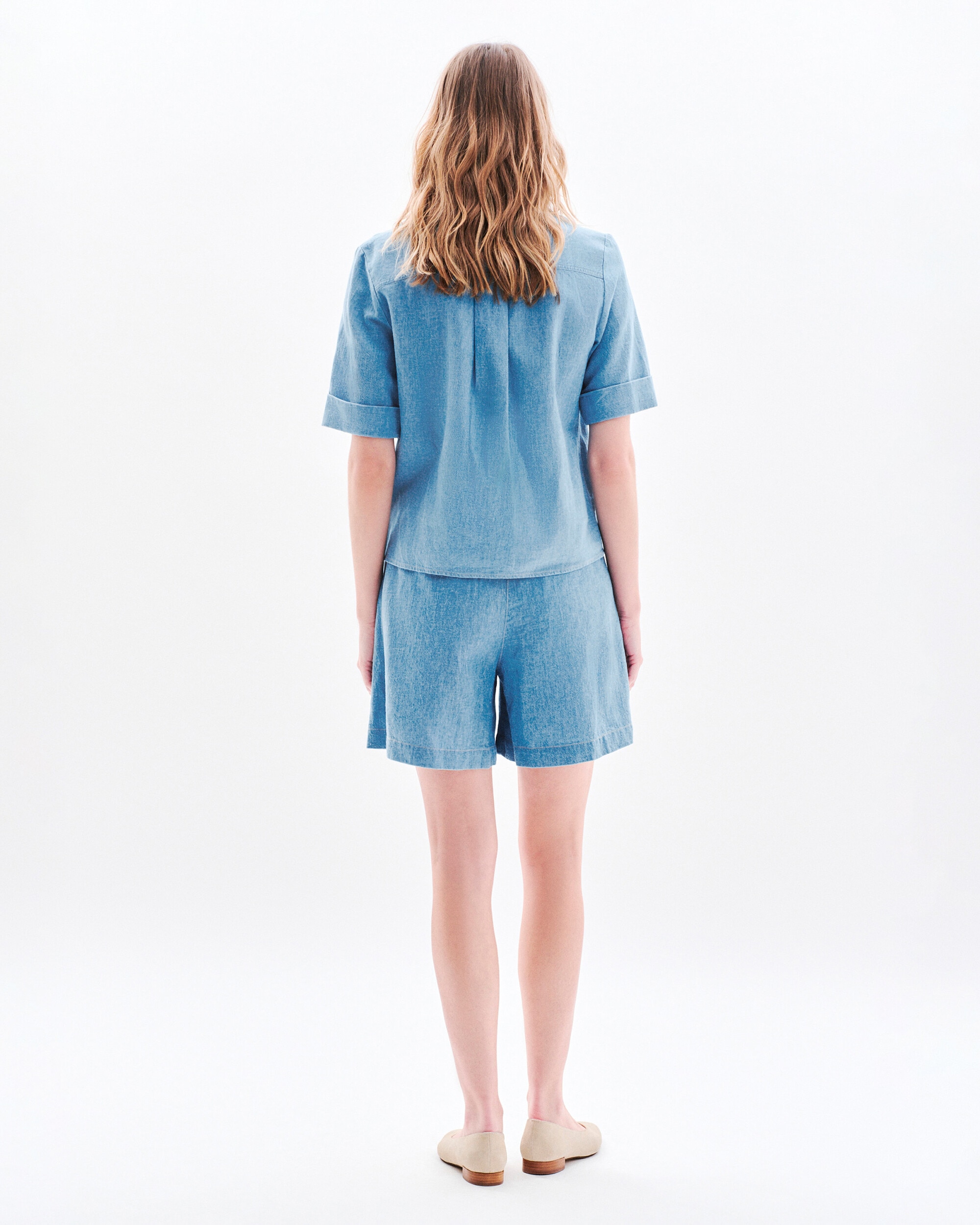 Camisa de mujer con manga corta y cuello mao - Caroll - Azul denim Azul denim-2