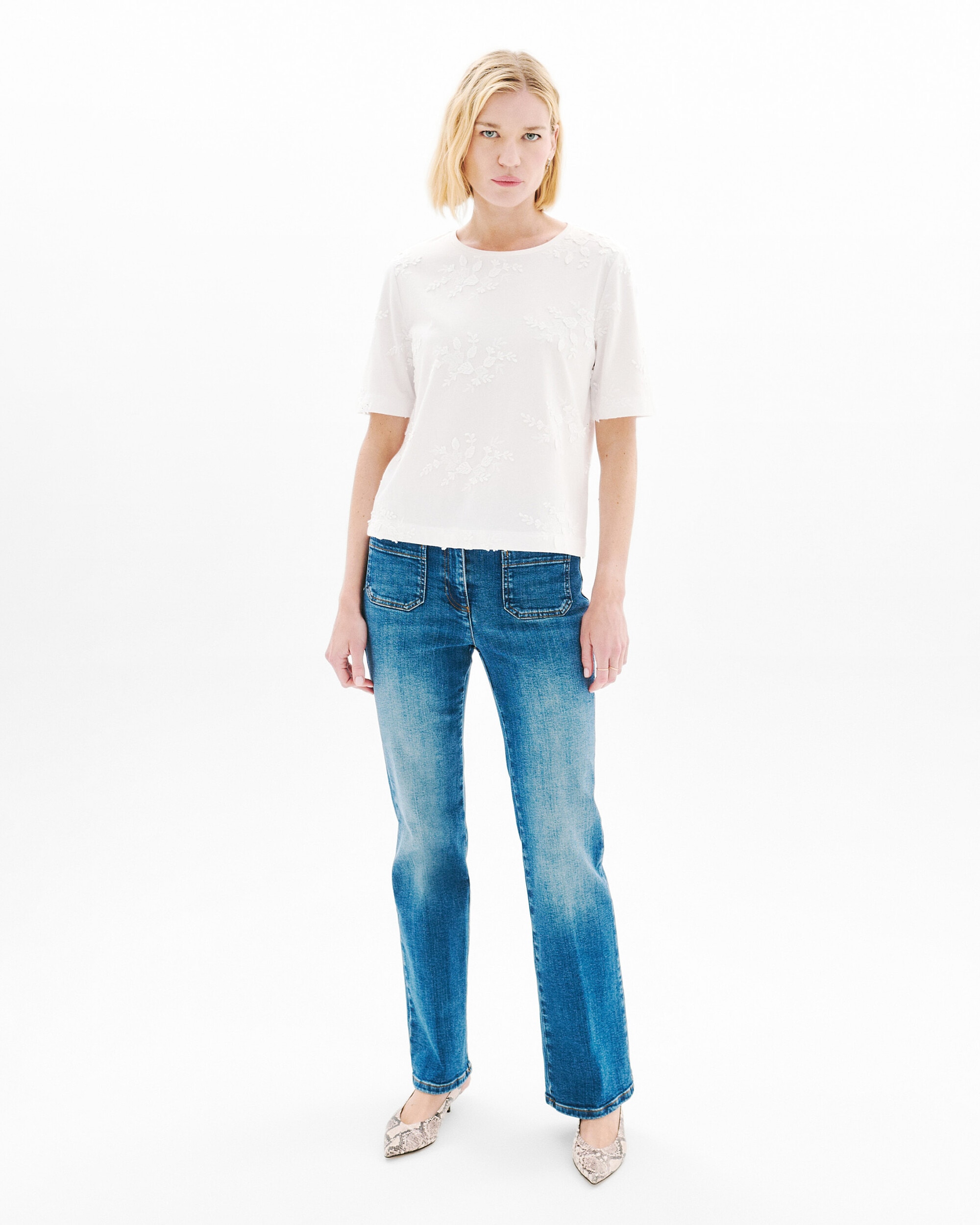 Caroll - Camiseta de mujer con manga corta y bordados.