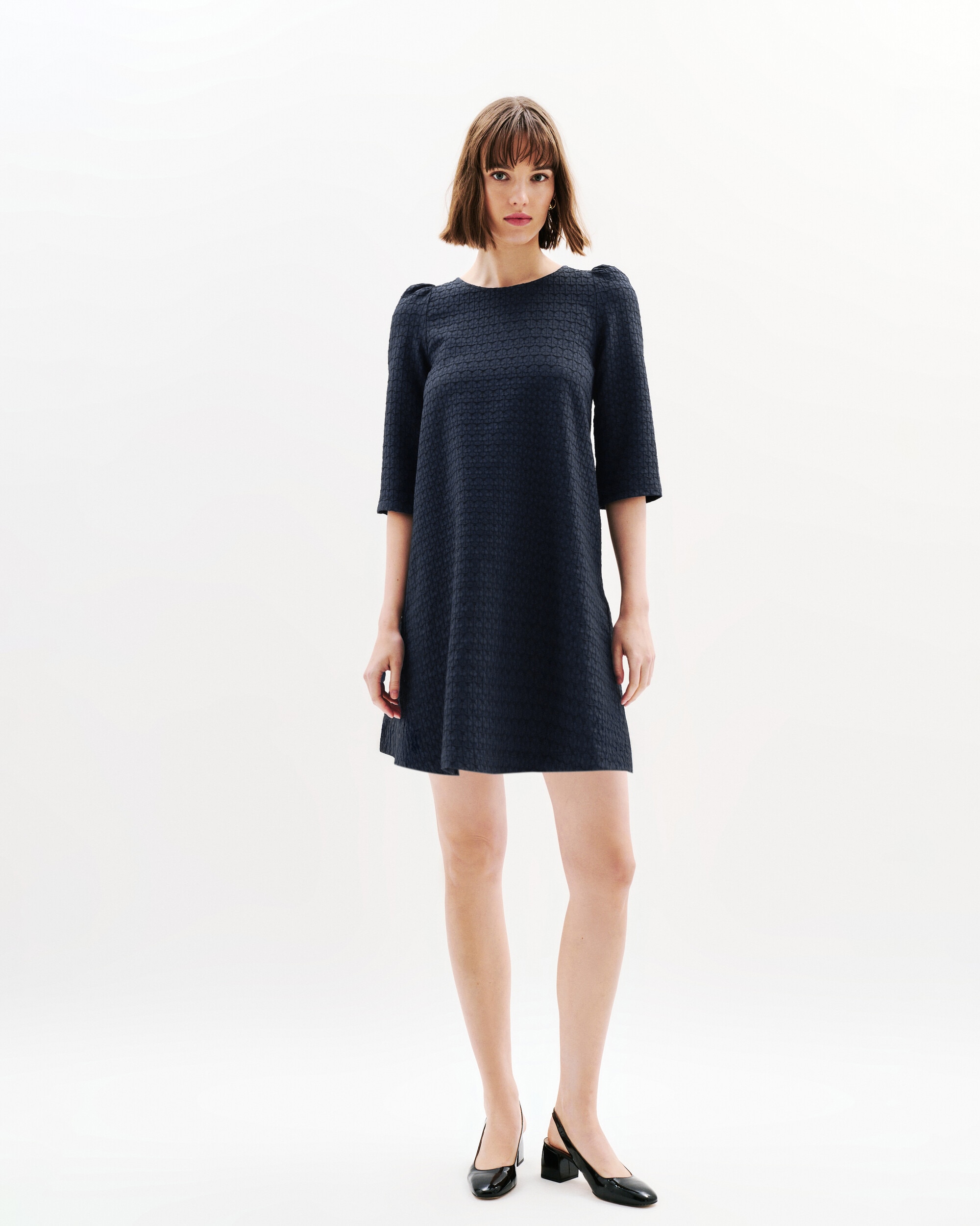 Caroll - Vestido corto con manga francesa y escote barco.