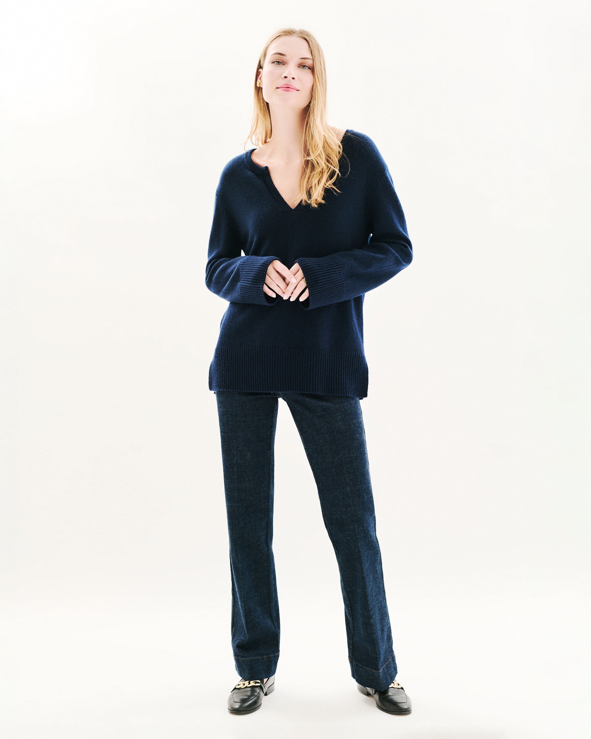 Imagen 0 de Jersey de mujer con escote pico en lana