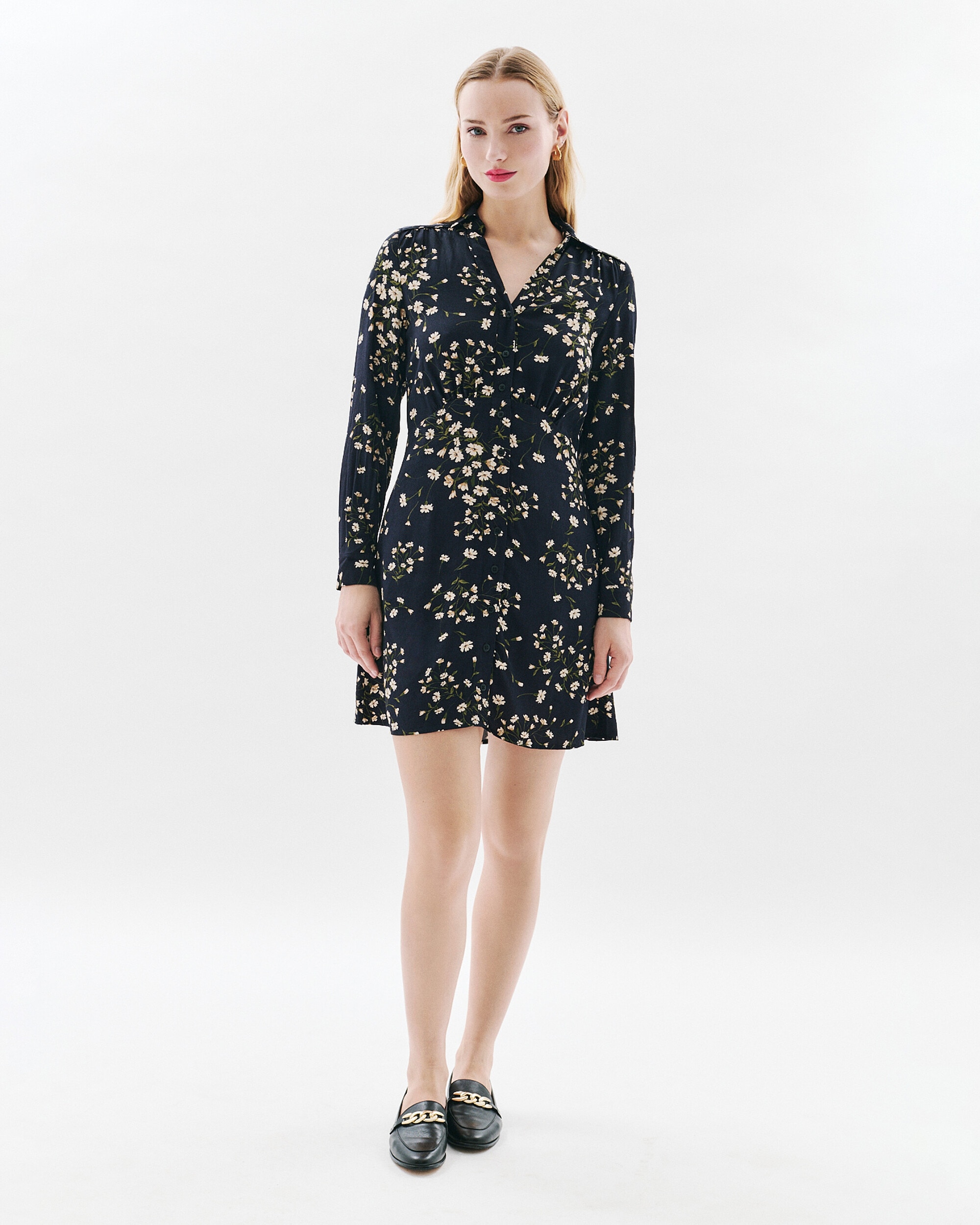 Caroll - Vestido corto on manga larga y estampado floral.