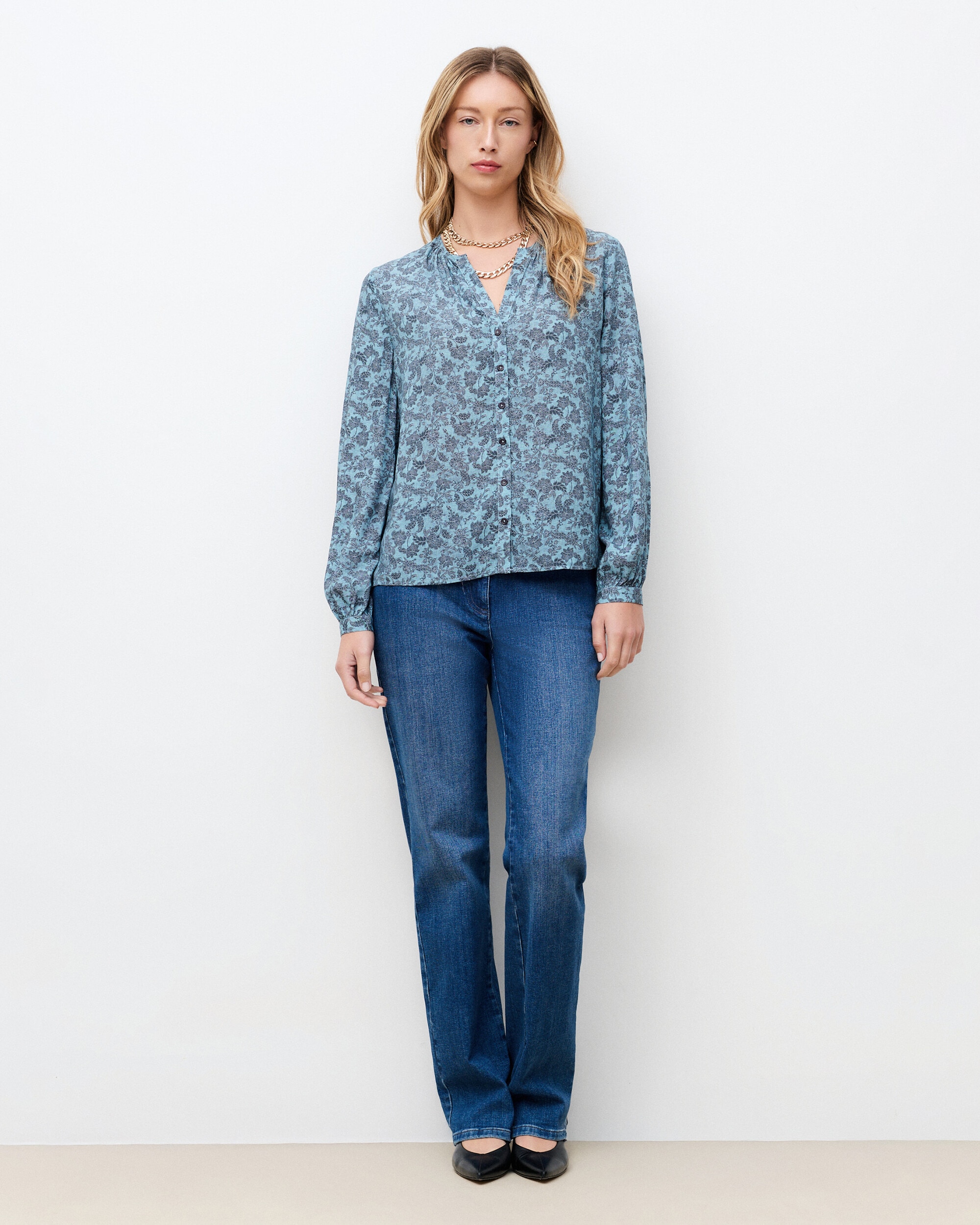 Caroll - Camisa de mujer con cuello mao y estampado floral.