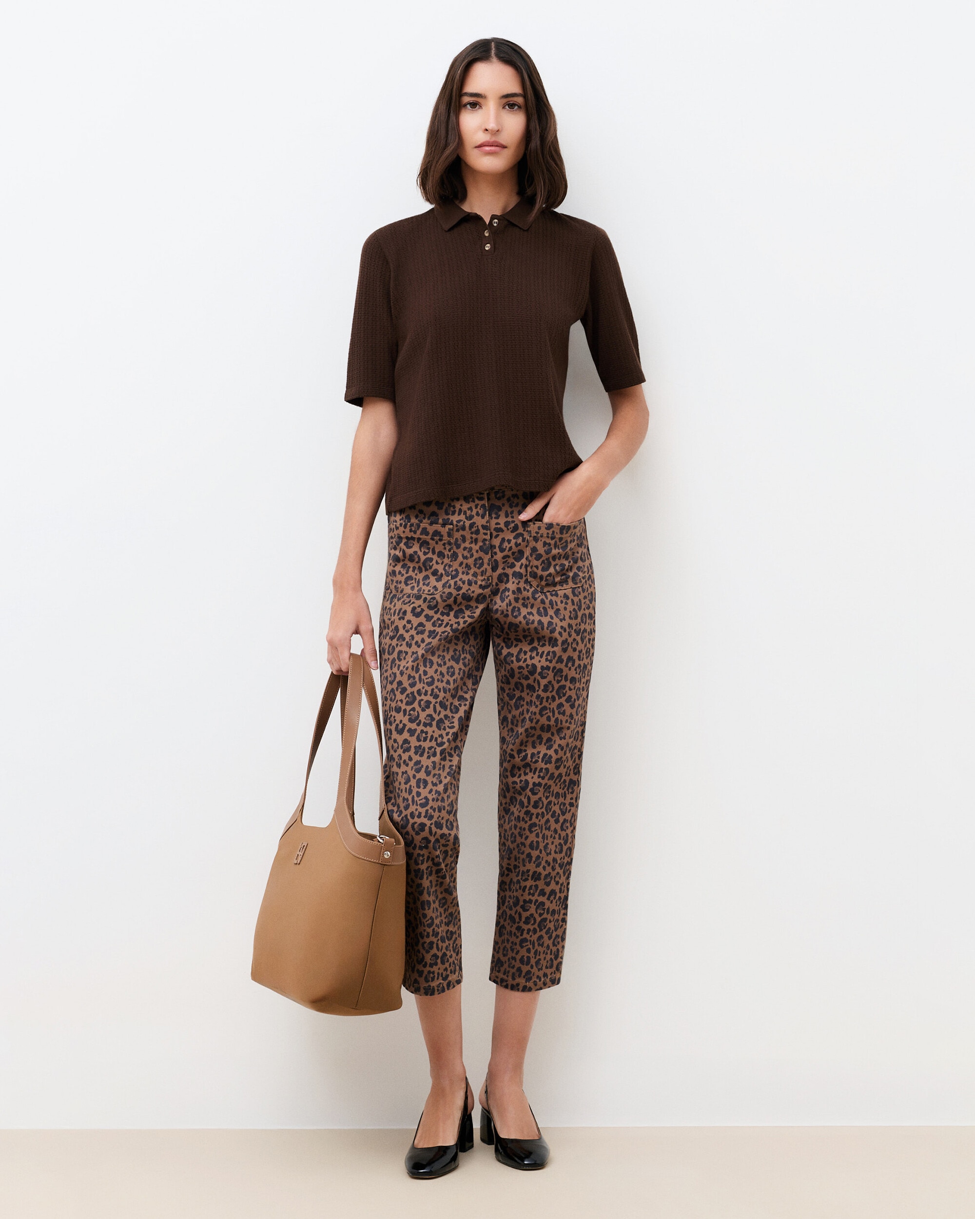 Caroll - Polo de mujer de mujer con manga corta y botones decorativos.
