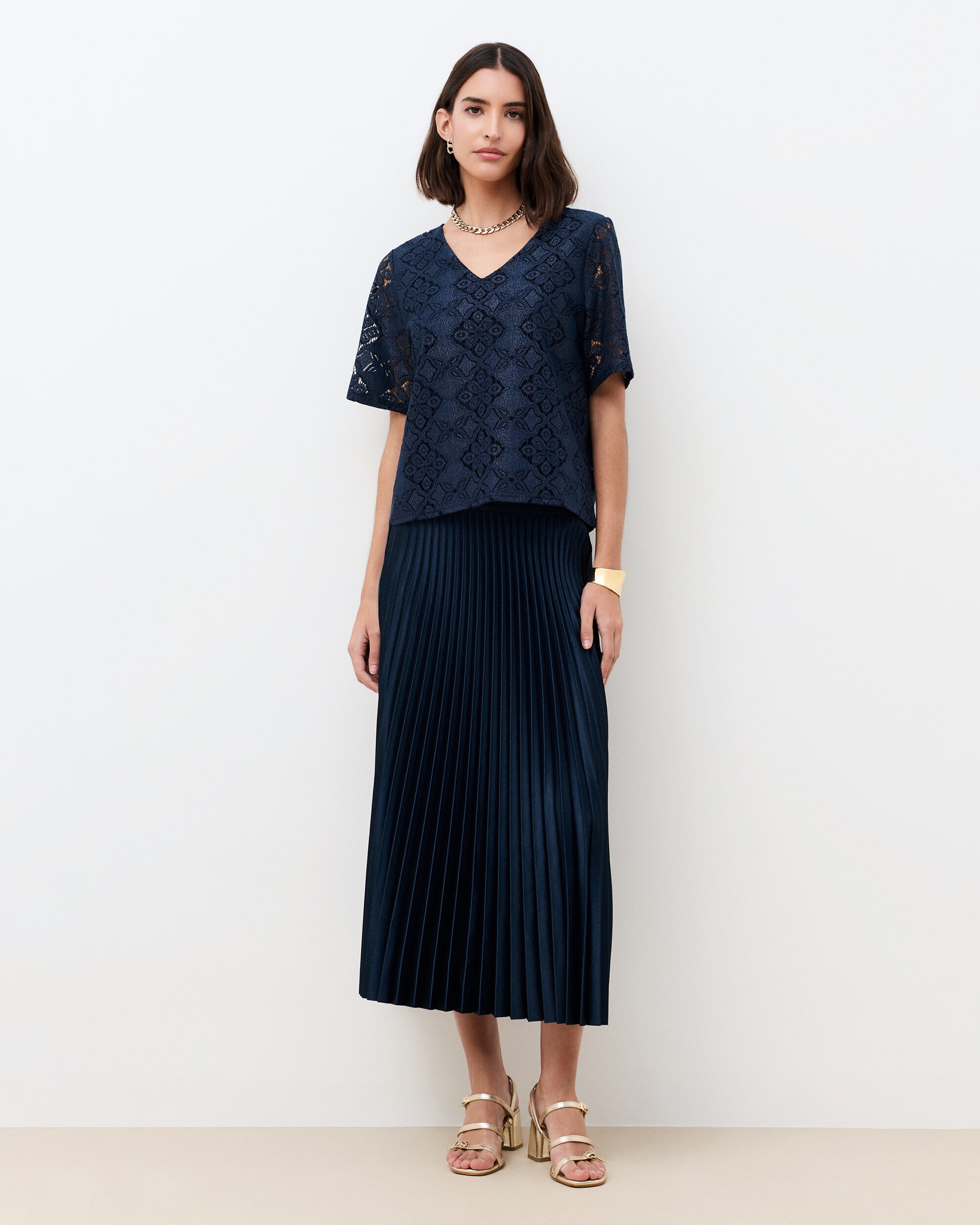 Caroll - Camiseta de mujer con escote pico y efecto calado.