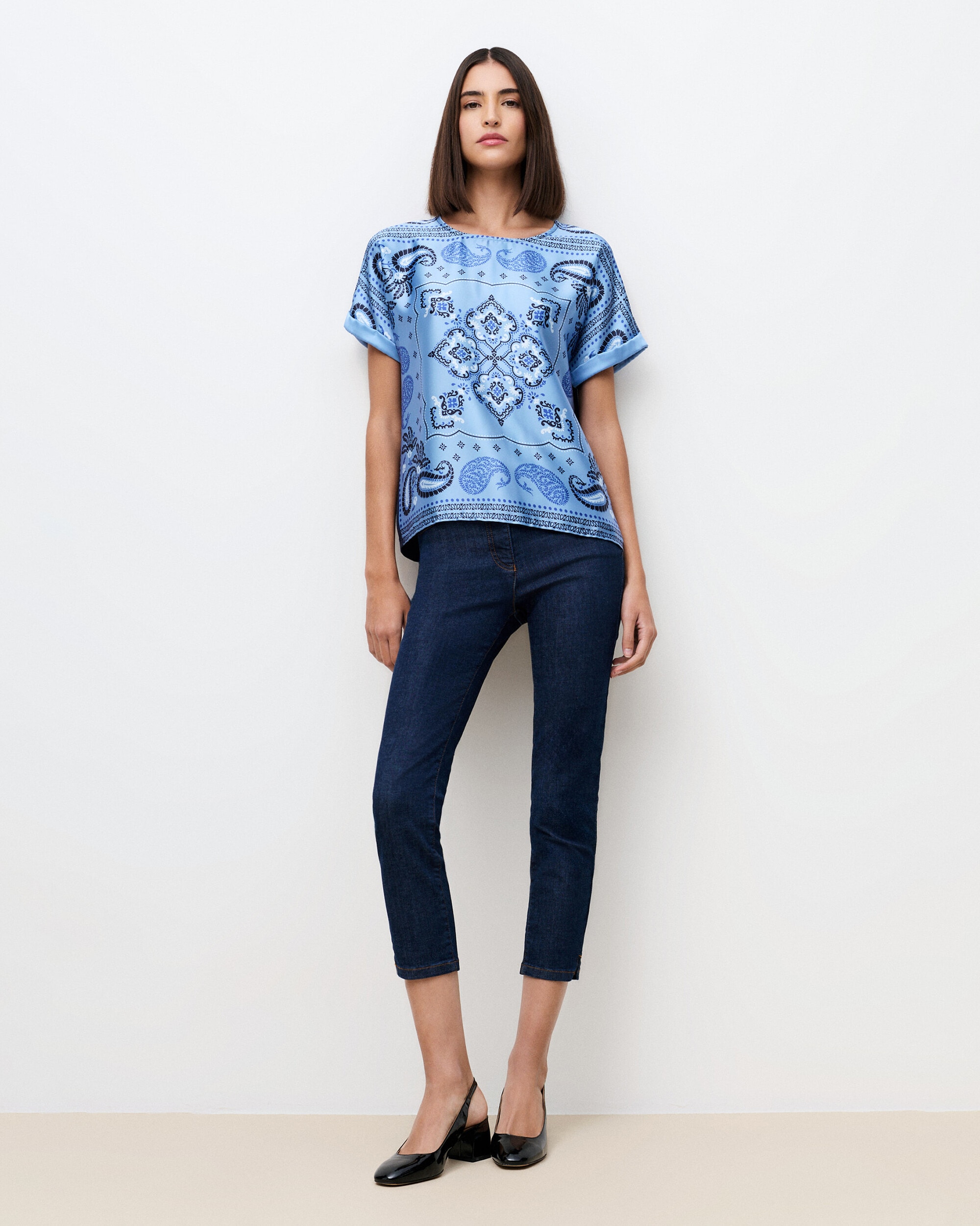 Caroll - Camiseta de mujer con estampado y manga remangada.