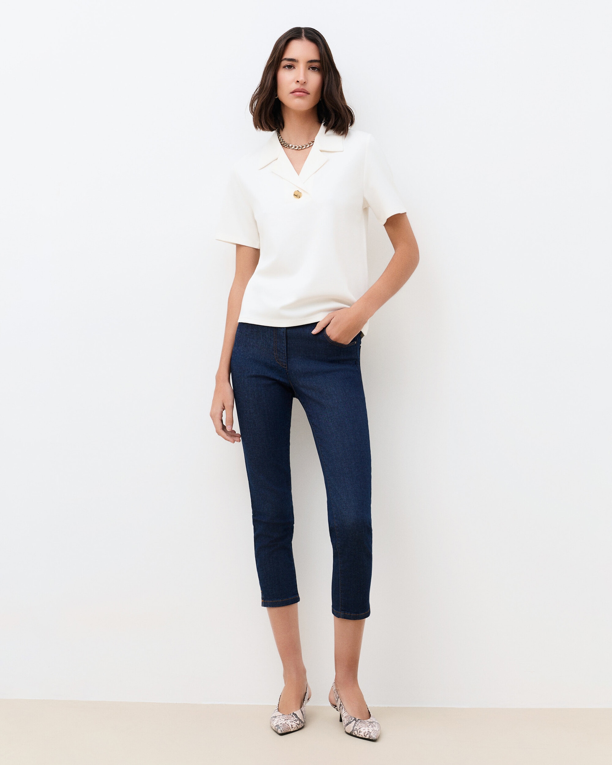 Caroll - Polo de mujer de mujer con manga corta y botón decorativo.