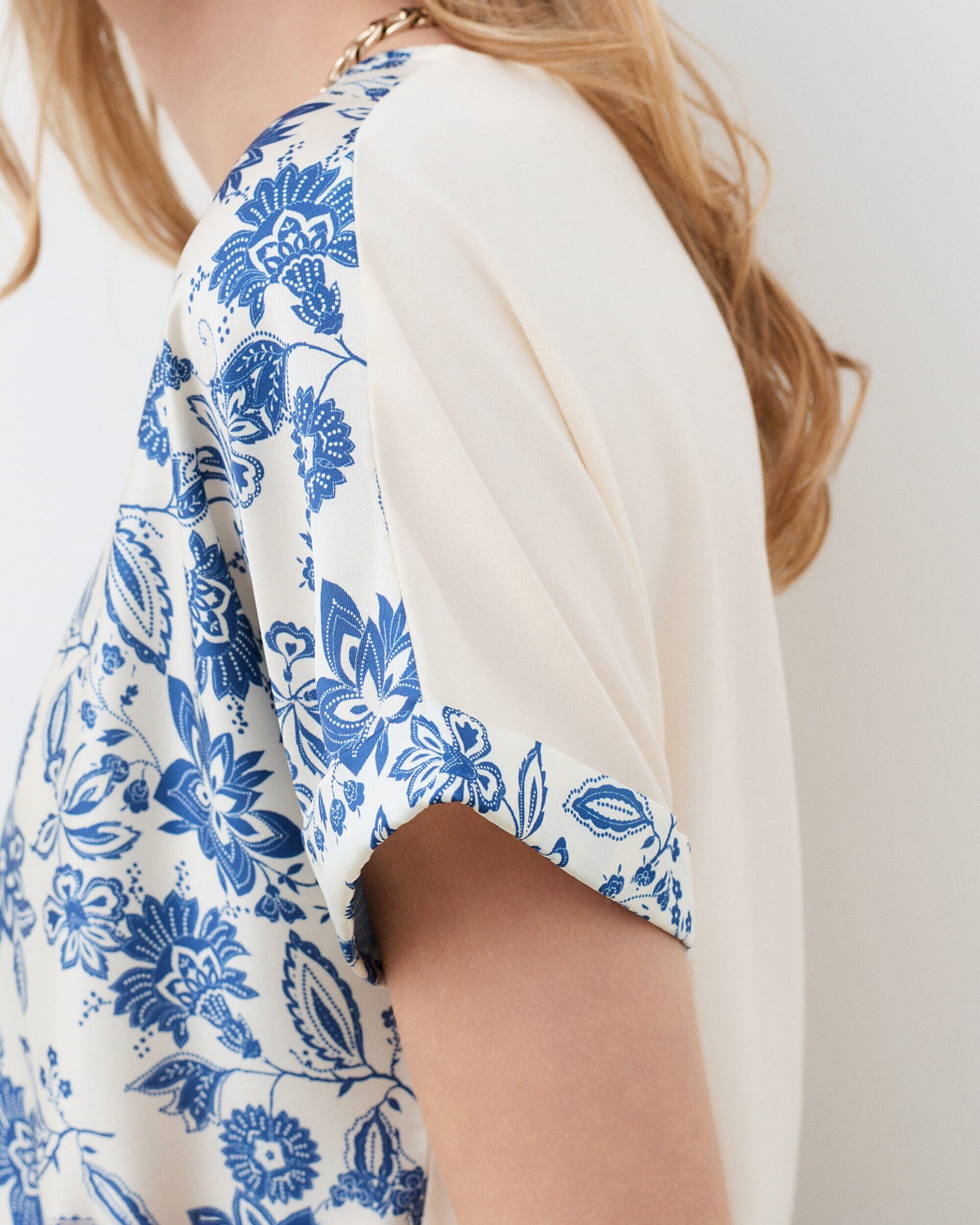 Camiseta de mujer con manga corta y estampado floral - Caroll - Azul Azul-3