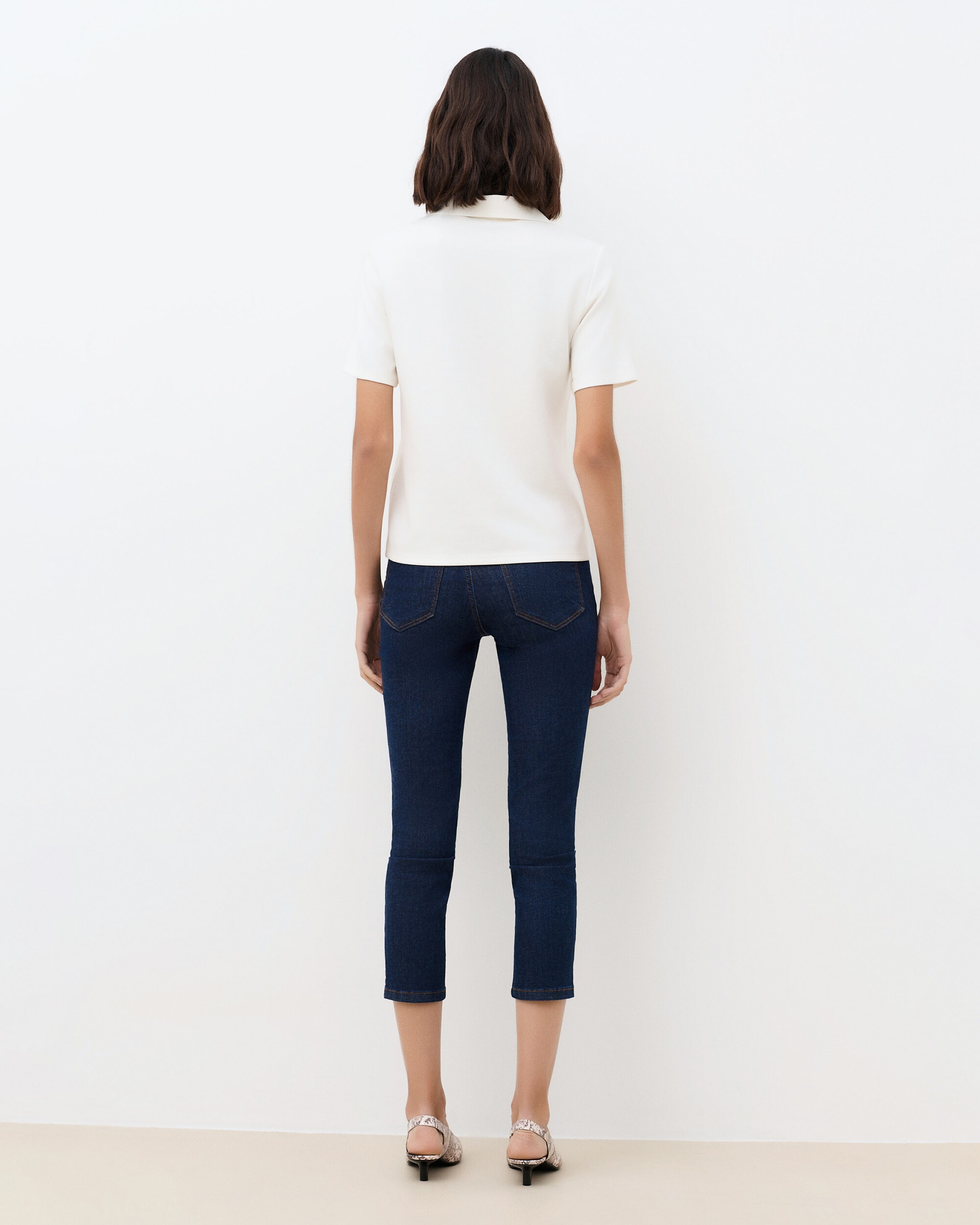 Polo de mujer de mujer con manga corta y botón decorativo - Caroll - Crudo Crudo-2