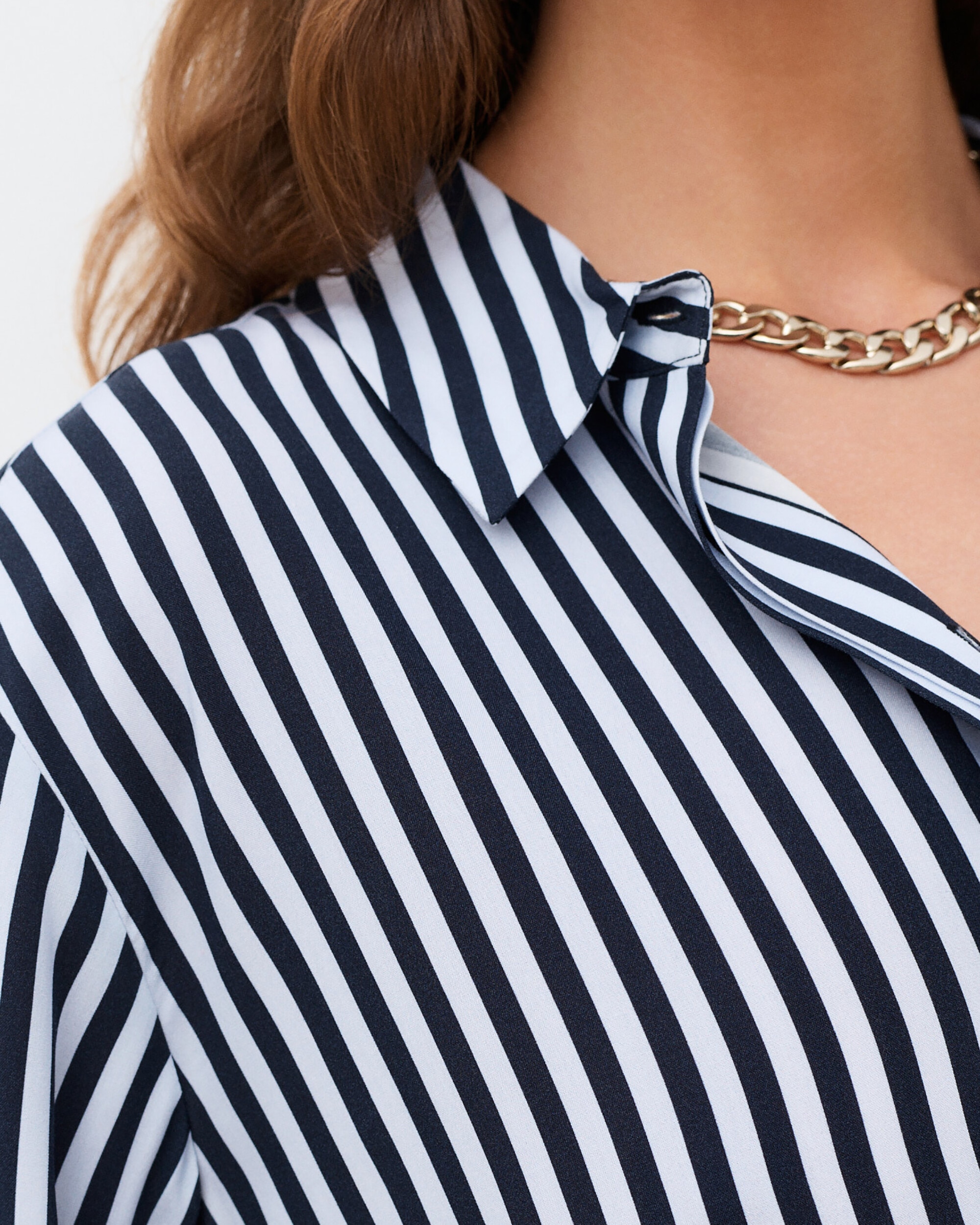 Camisa de mujer de mujer con estampado de rayas y botones solapados - Caroll - Azul marino Azul marino-3