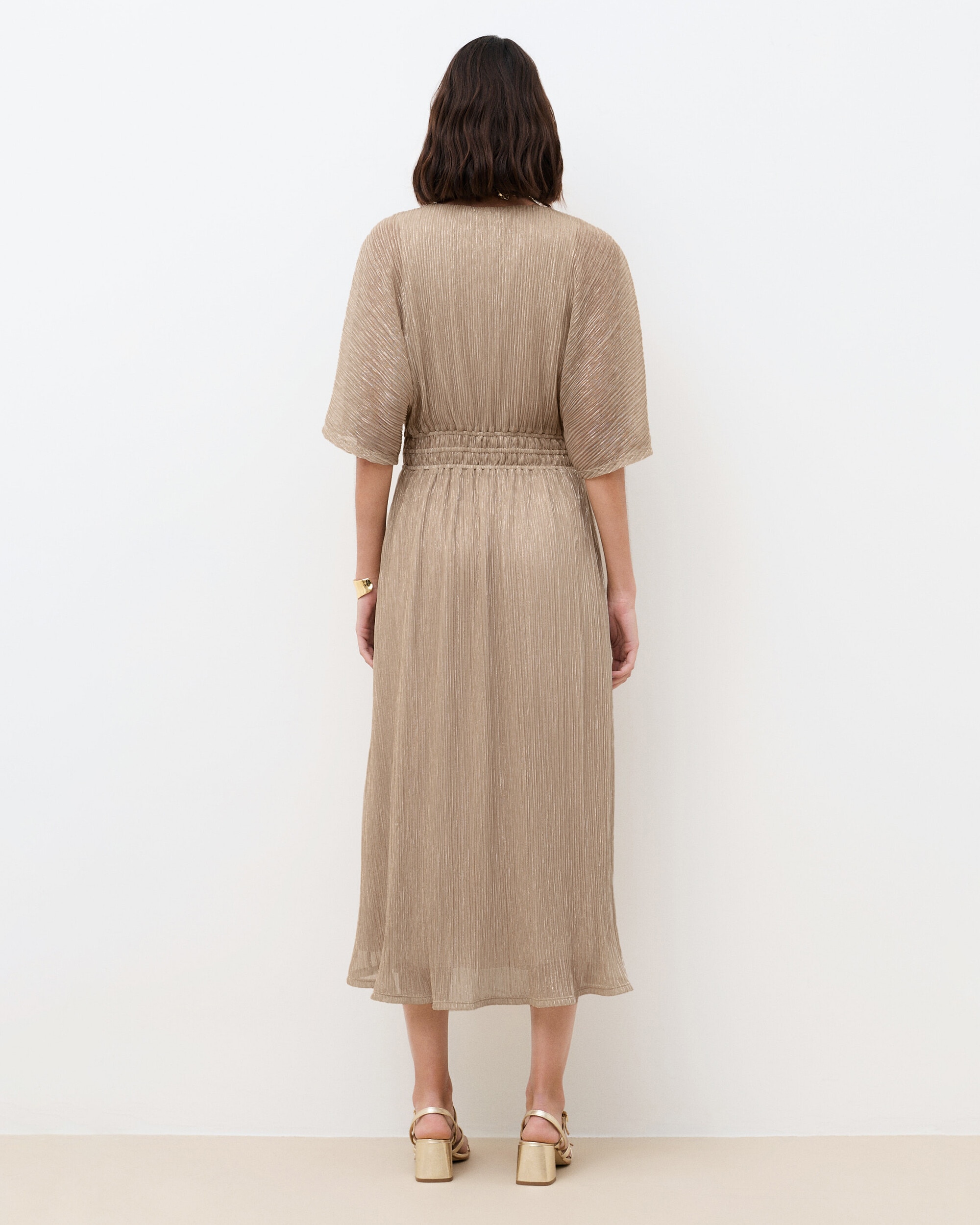 Vestido midi drapeado con manga francesa y detalles metalizados - Caroll - Oro Oro-2
