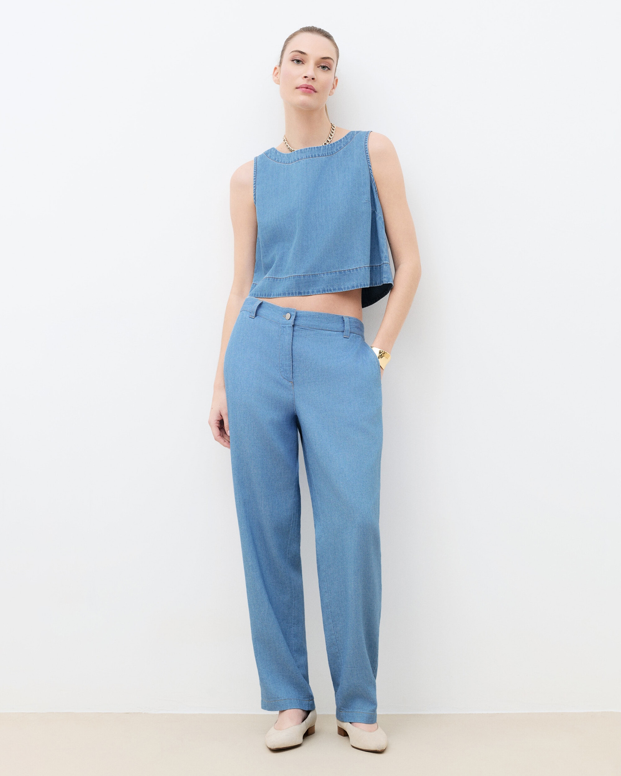 Caroll - Top crop de mujer en denim sin mangas.
