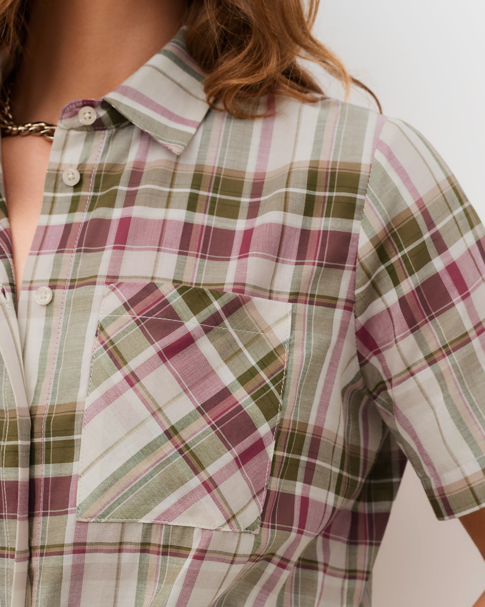 Camisa de mujer con estampado tartan y manga corta - Caroll - Verde militar Verde militar-3