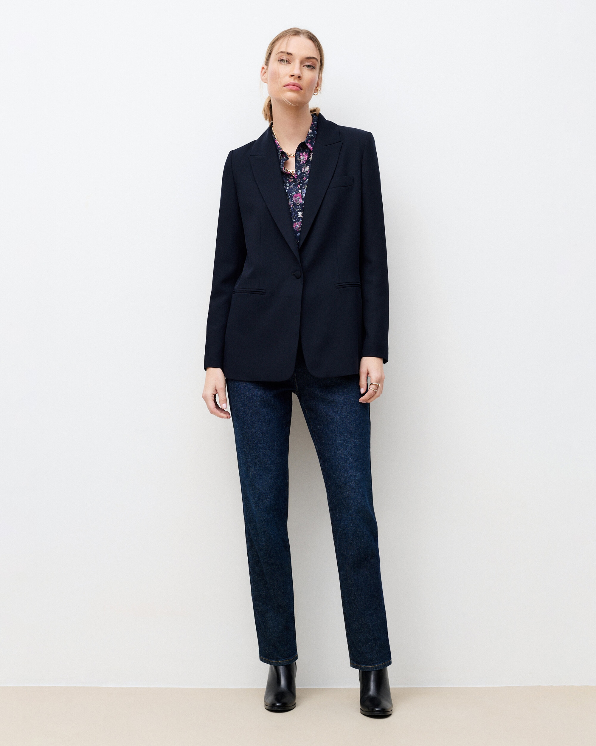 Caroll - Blazer de mujer de corte entallado con bolsillos italianos.