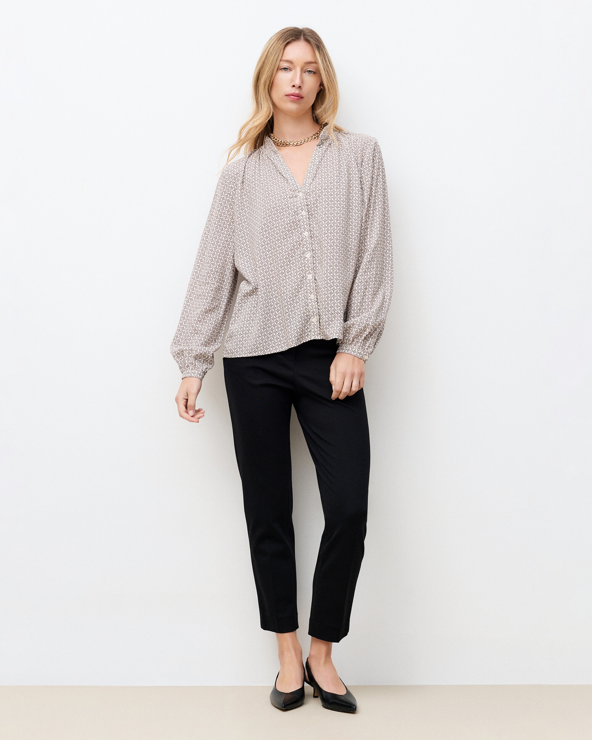 Caroll - Camisa de mujer con cuello mao y estampado geométrico.