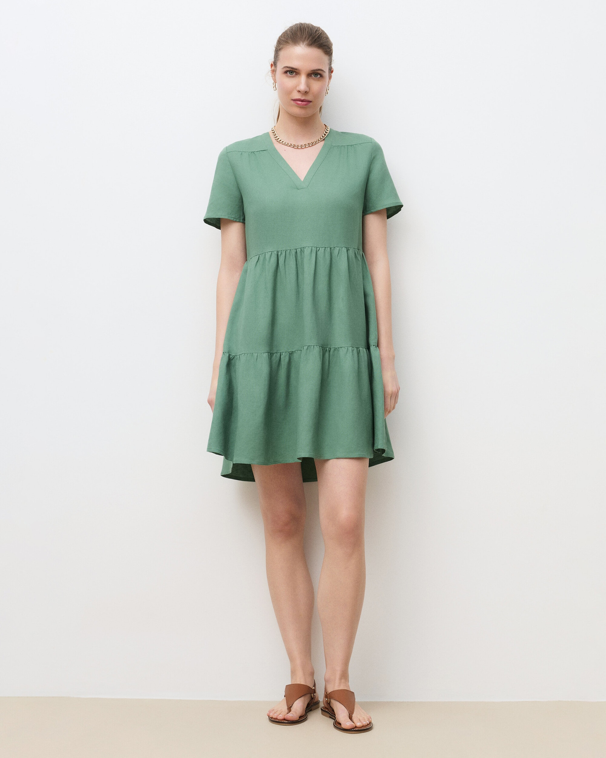 Caroll - Vestido corto con escote pico en lino.