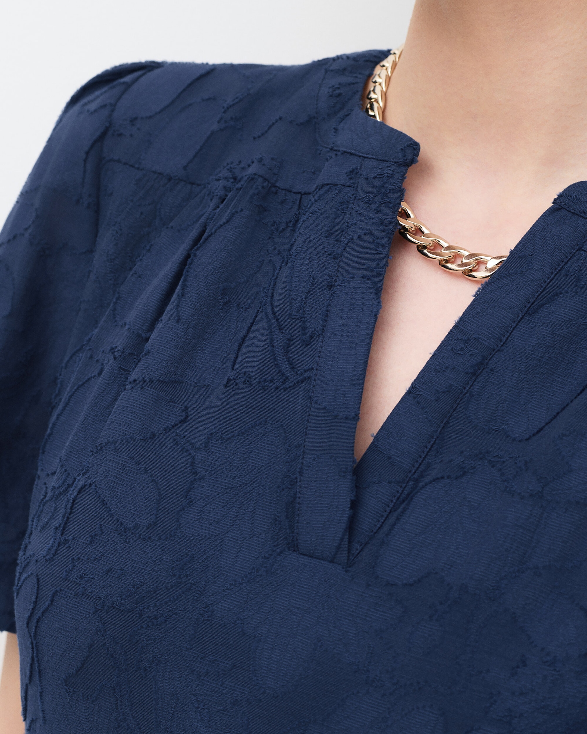 Vestido corto con detalles bordados y escote pico - Caroll - Azul Azul-3