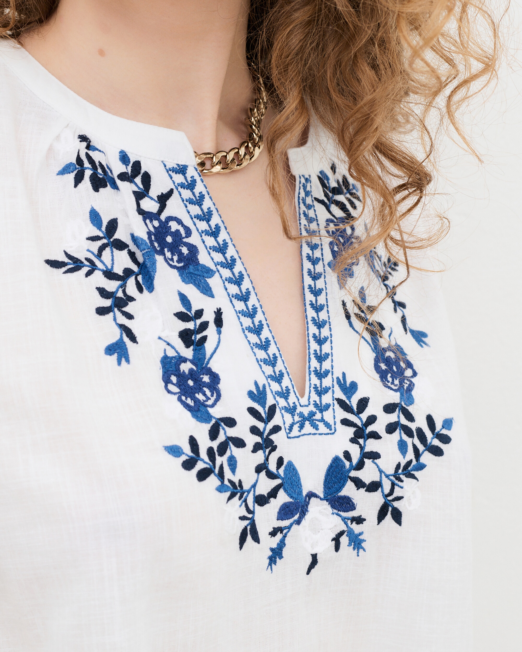 Blusa de mujer con bordados y manga francesa - Caroll - Blanco / Azul Blanco / Azul-3