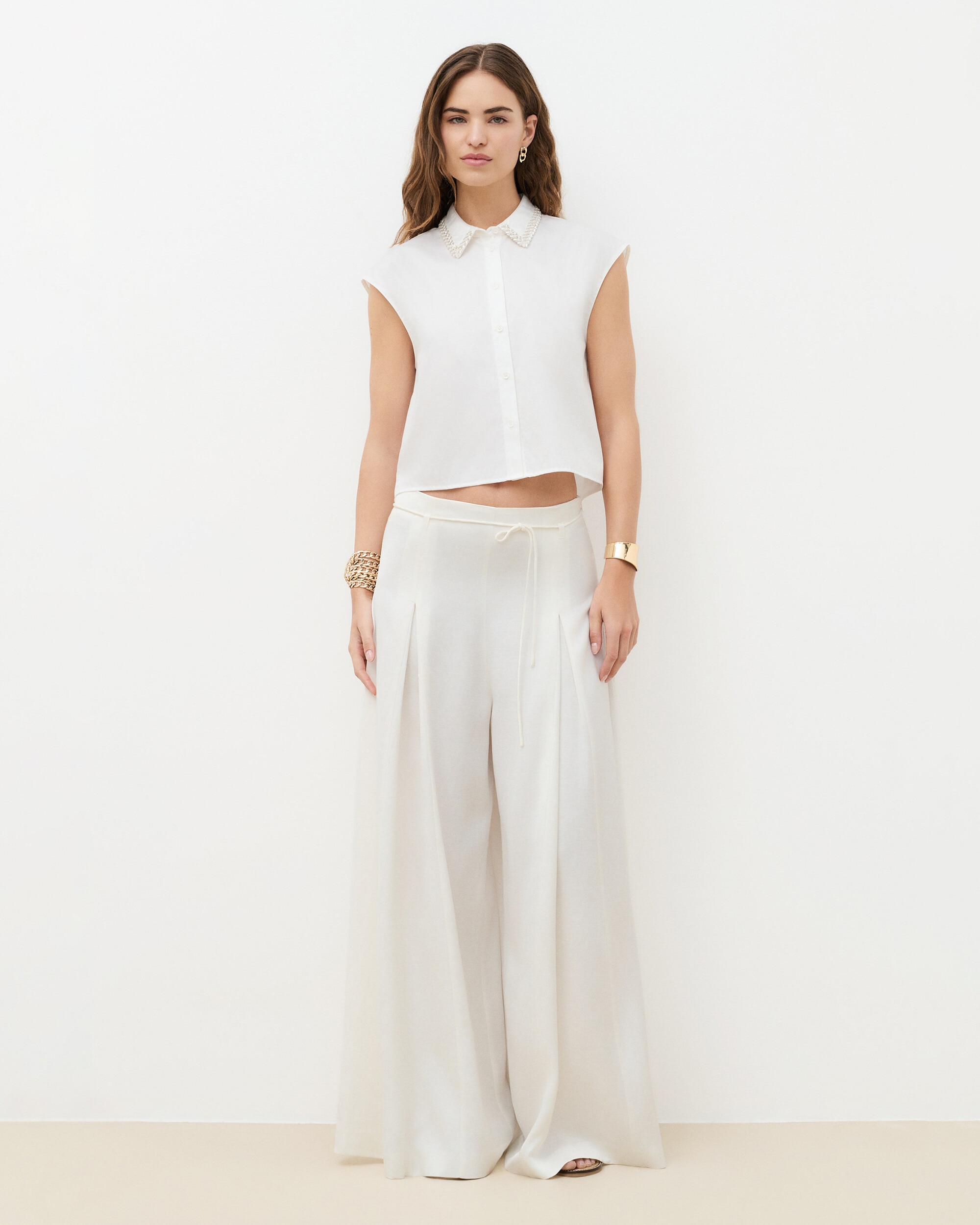 Caroll - Camisa de mujer sin mangas con cuello con pedreria.