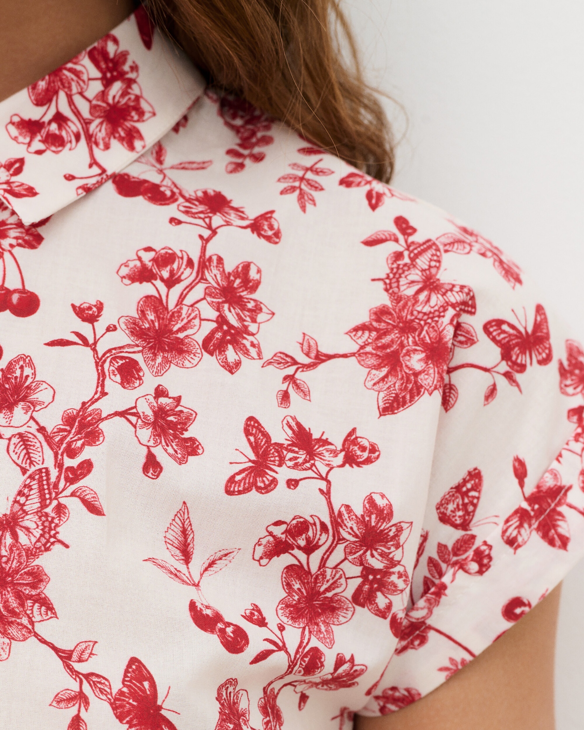 Camisa de mujer con manga corta y estampado floral - Caroll - Crudo Crudo-3
