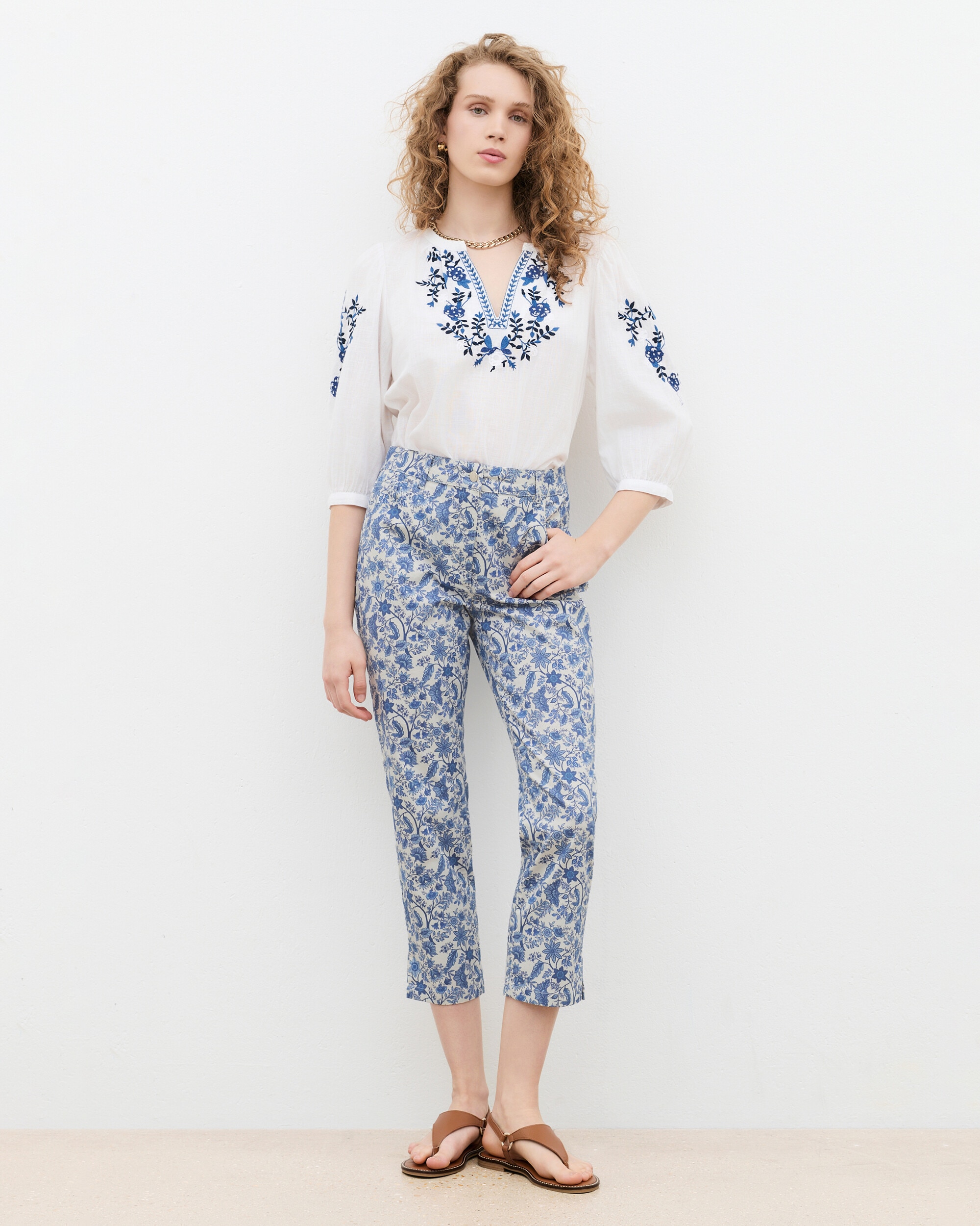 Pantalones tobilleros de mujer con estampado floral - Caroll - Azul/Blanco Azul/Blanco-1