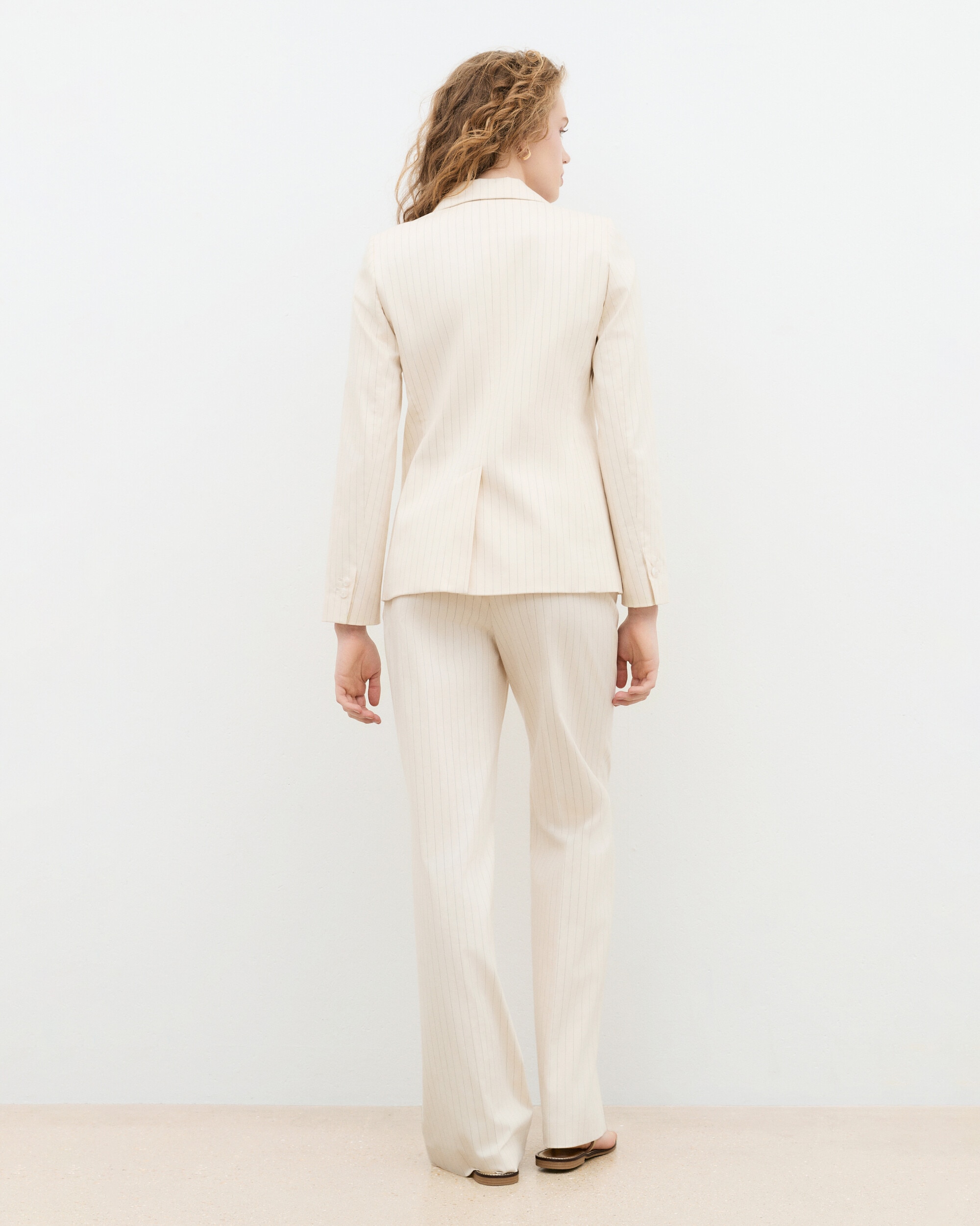 Blazer de mujer con doble botones y raya diplomatica - Caroll - Crema Crema-2