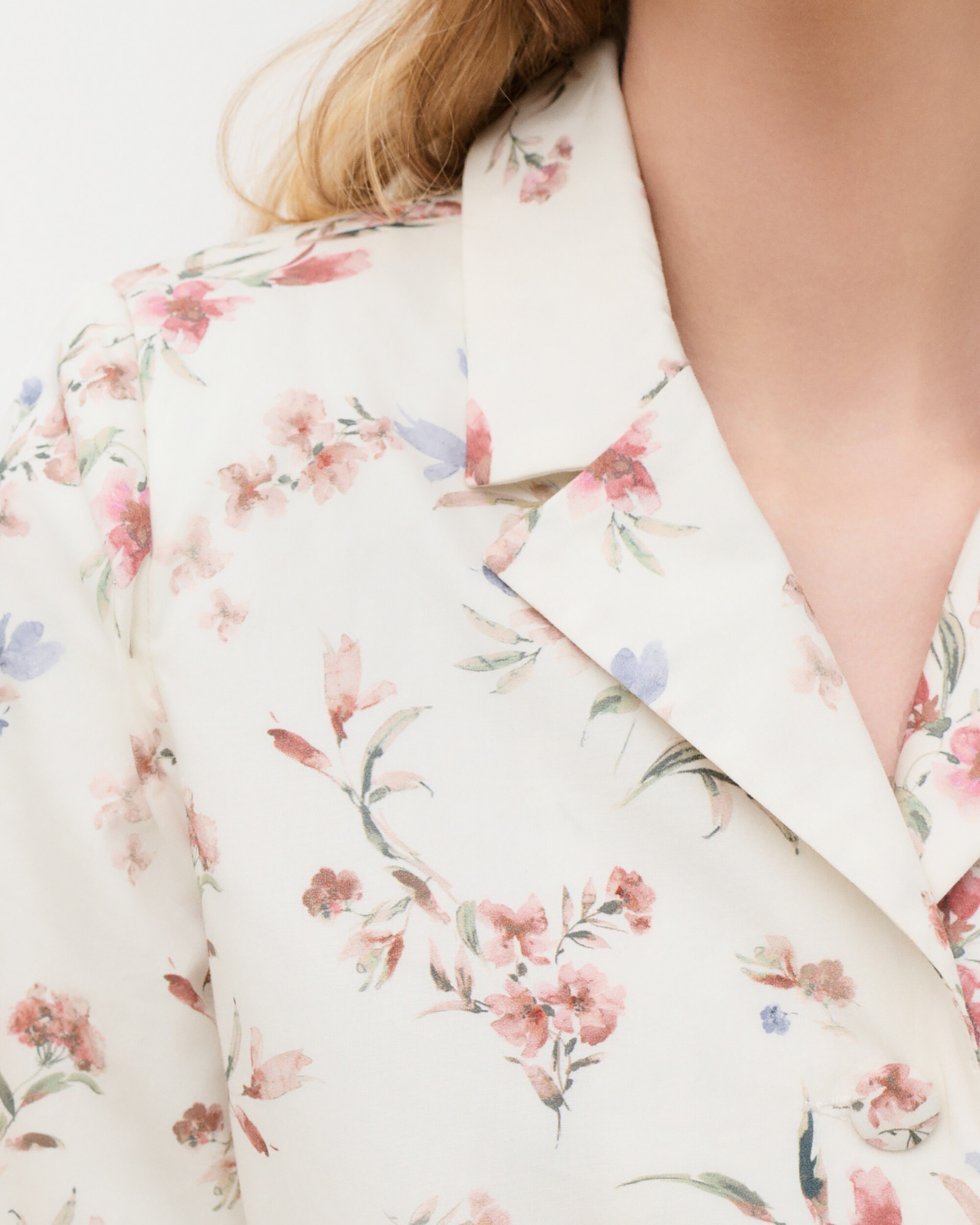 Blazer de mujer corte crop con estampado floral - Caroll - Crudo Crudo-3