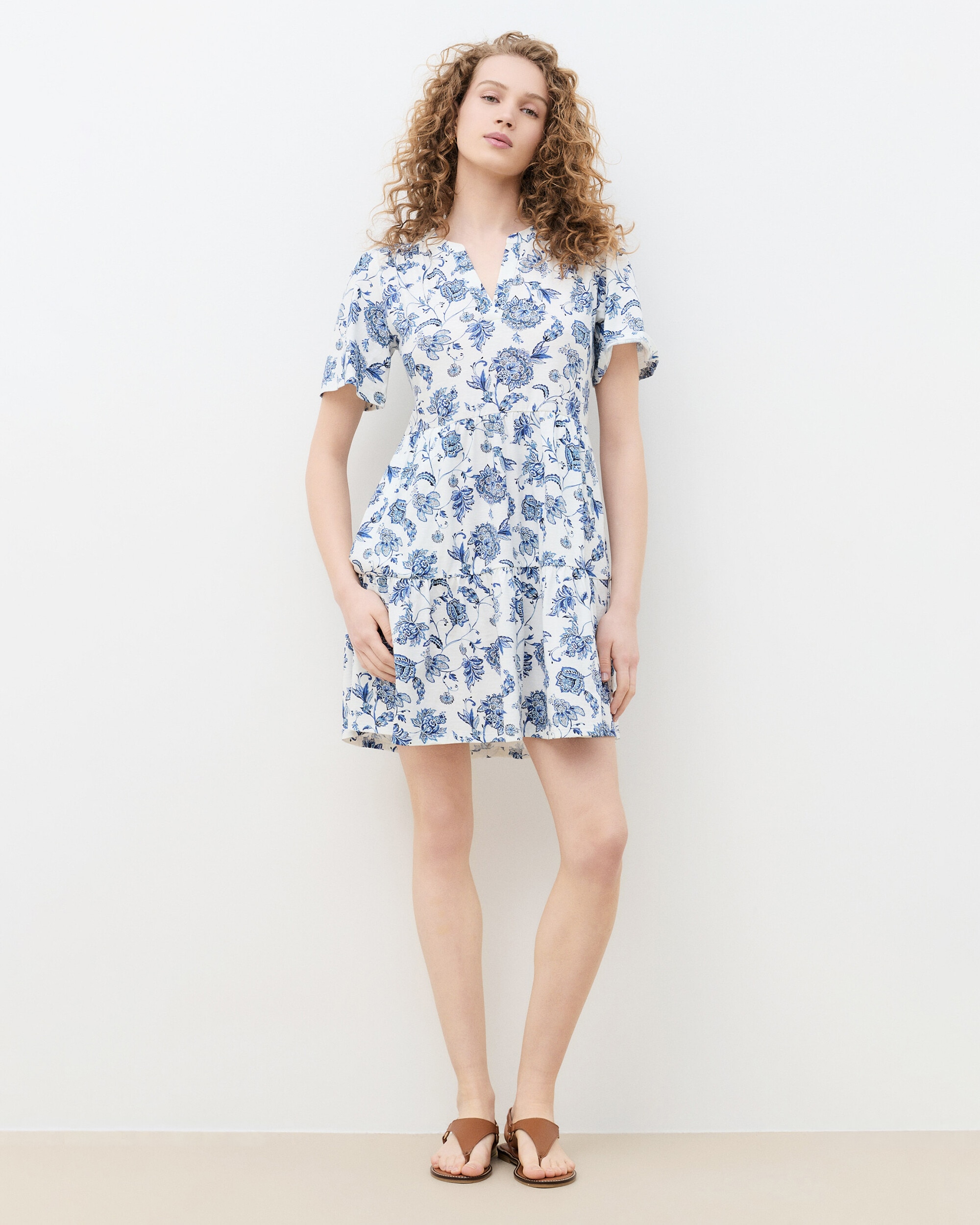 Caroll - Vestido corto con estampado floral y manga corta.